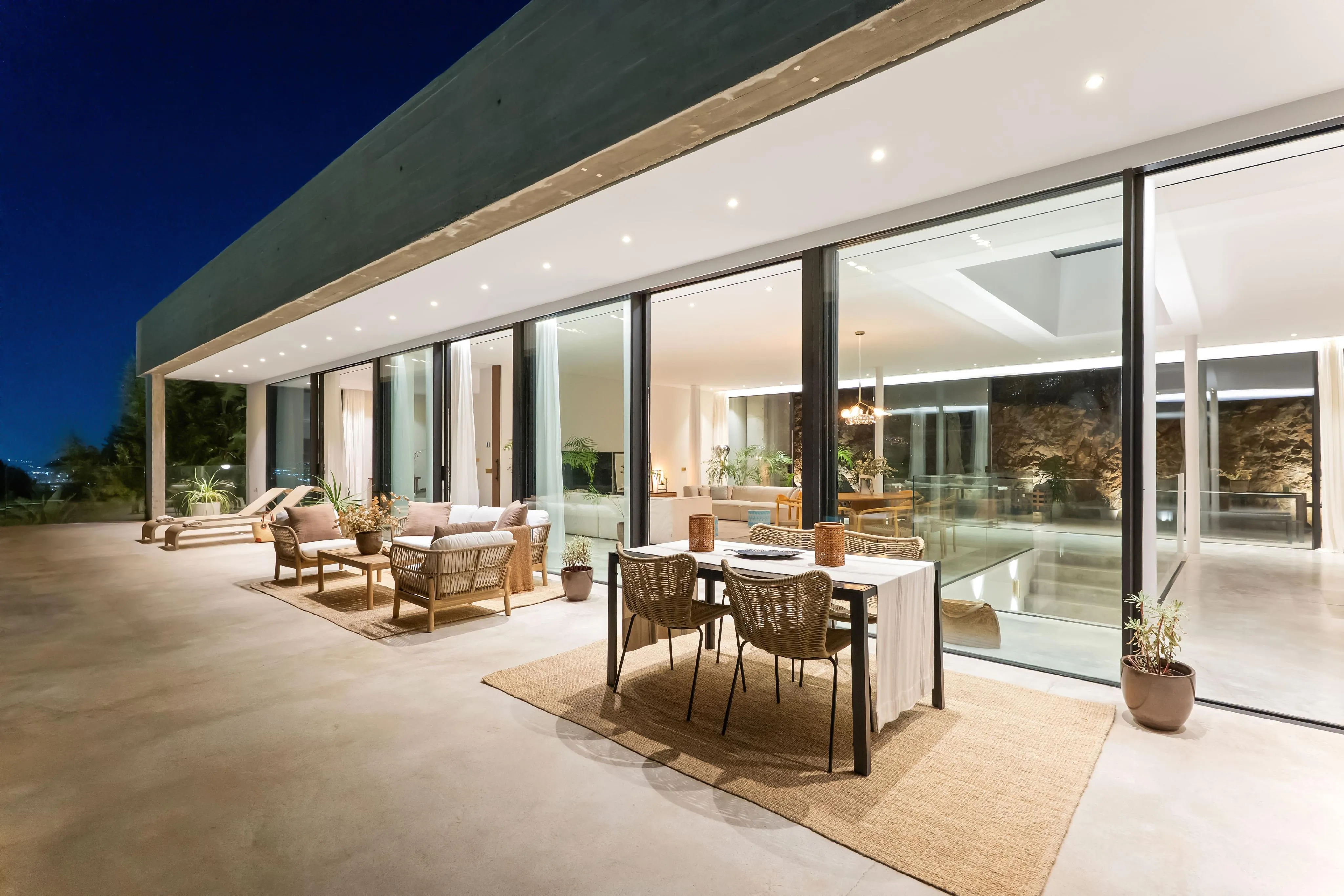 Elegante Villa de Hormigón Arquitectónico en Son Vida-29