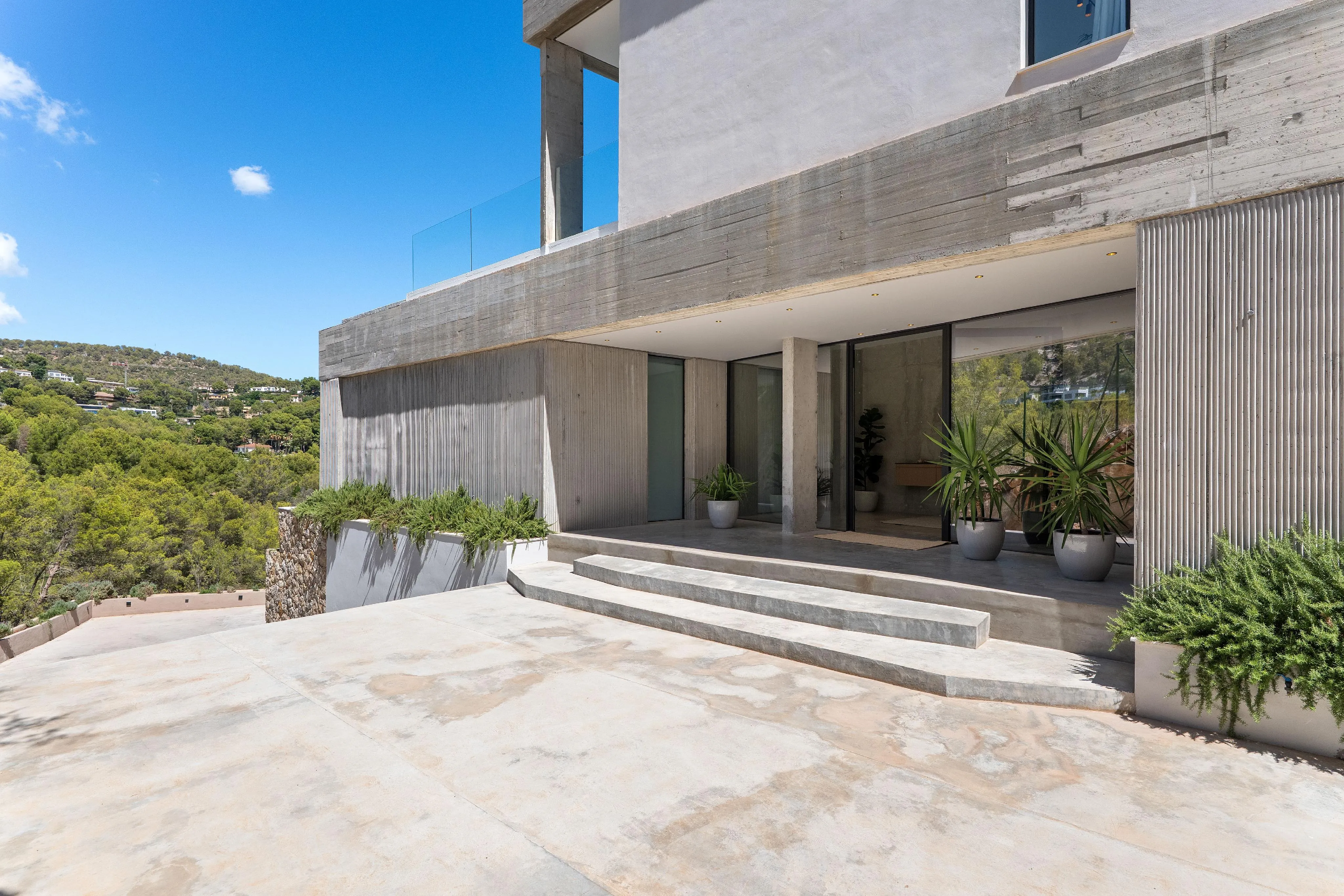 Elegante villa van architectonisch beton in Son Vida-28