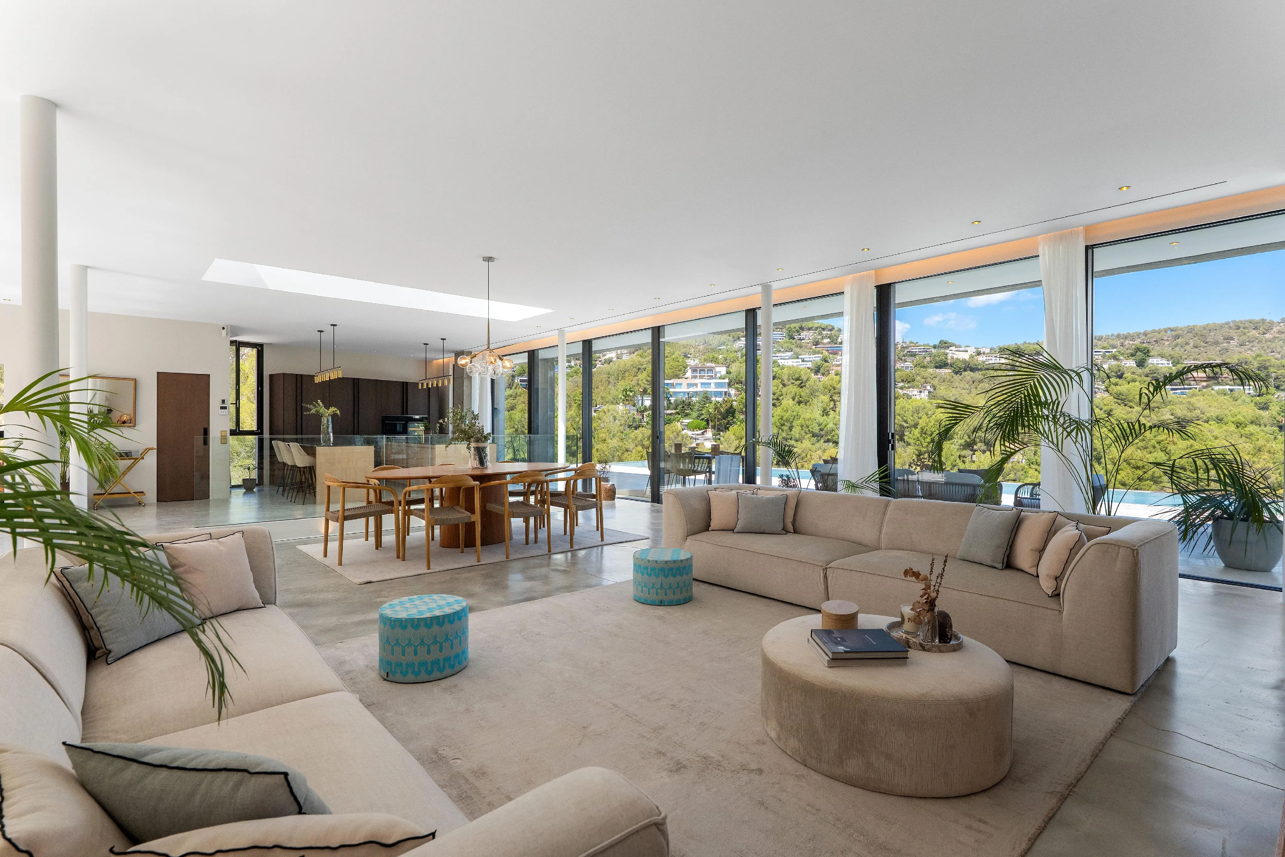 Elegante Villa de Hormigón Arquitectónico en Son Vida-2