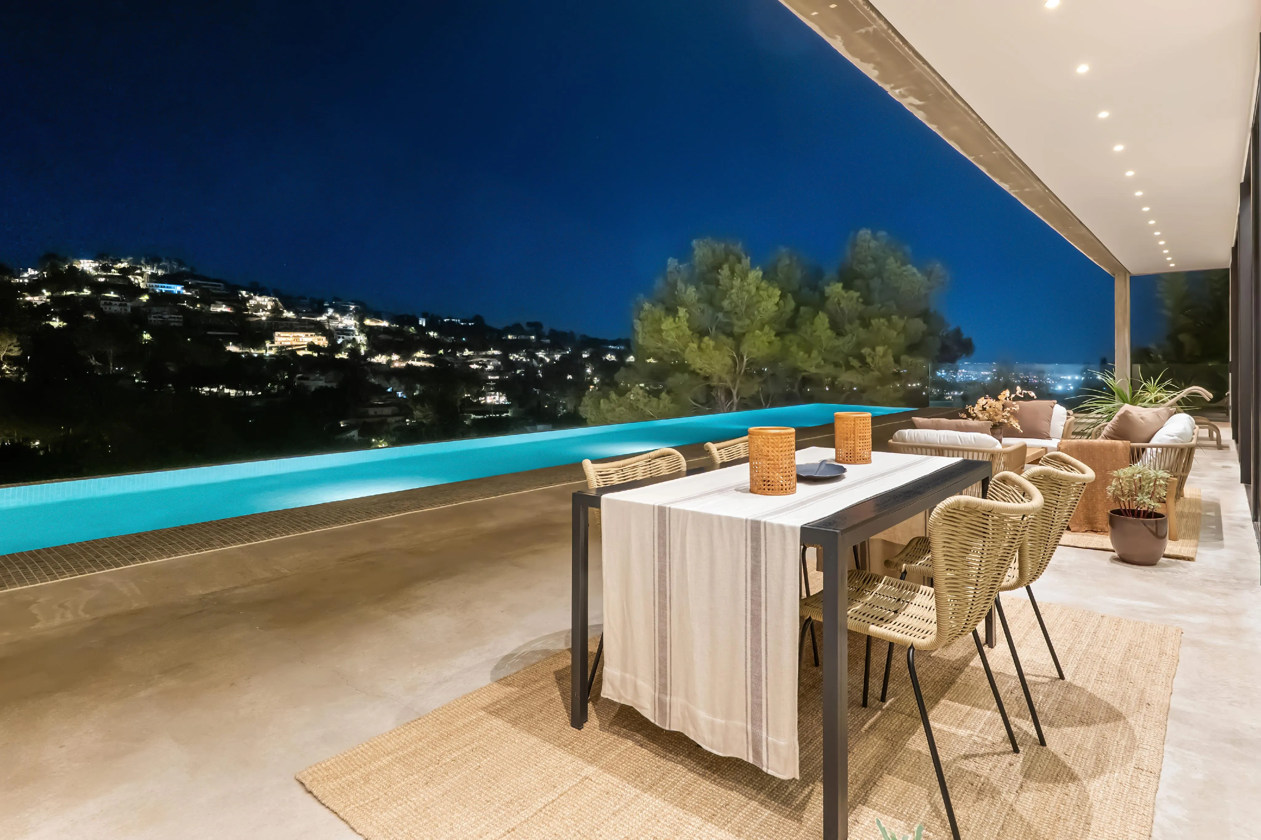 Elegante Villa de Hormigón Arquitectónico en Son Vida-41