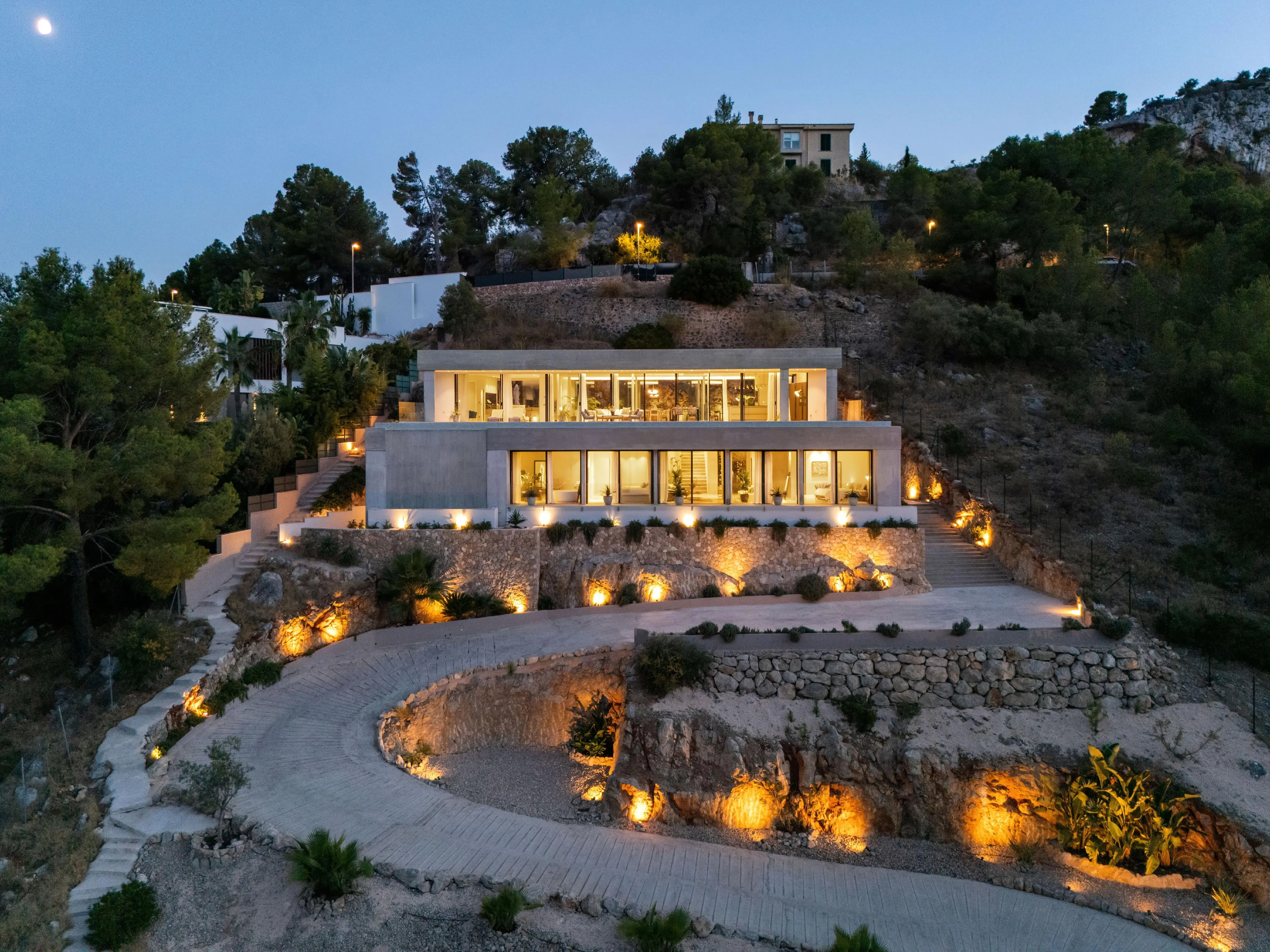 Elegante villa van architectonisch beton in Son Vida-47