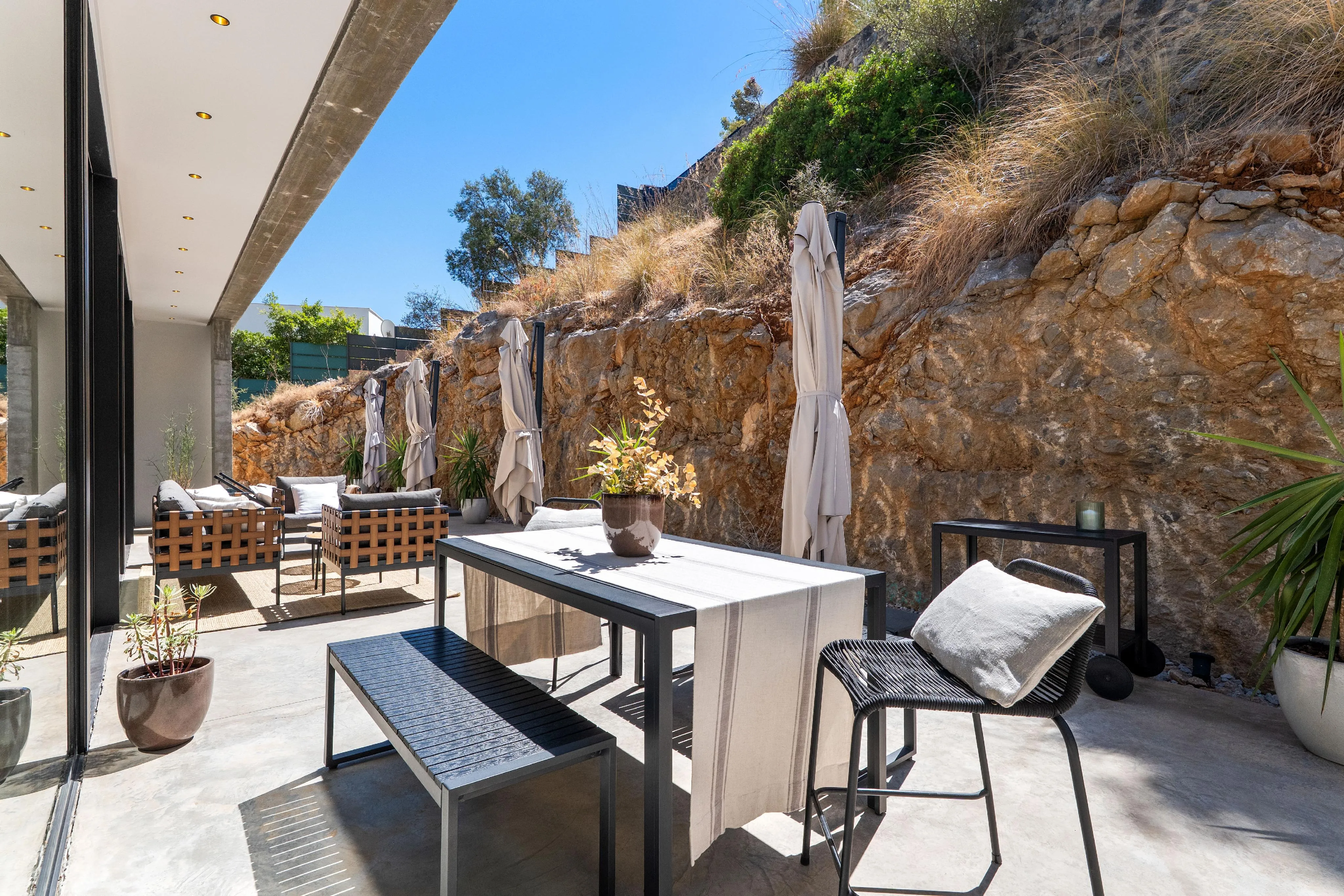 Elegante villa van architectonisch beton in Son Vida-25