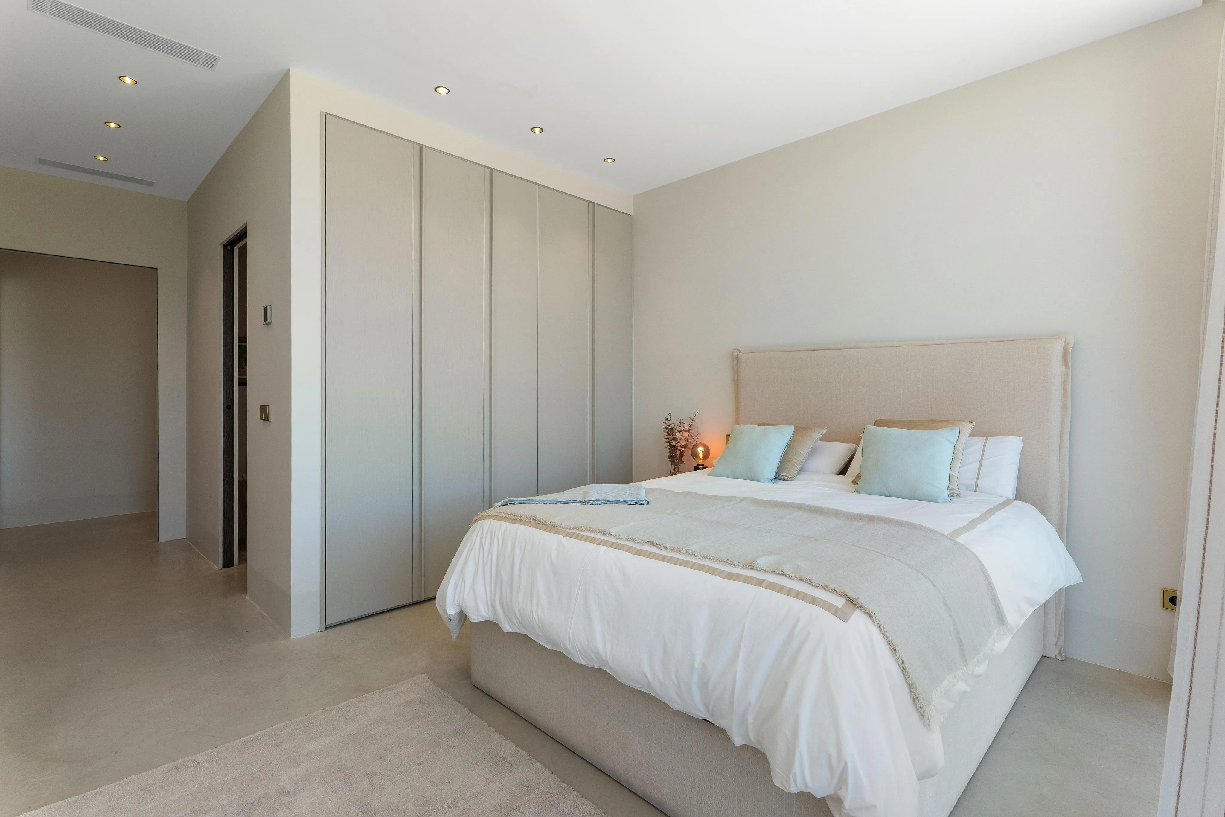 Elegante villa van architectonisch beton in Son Vida-22