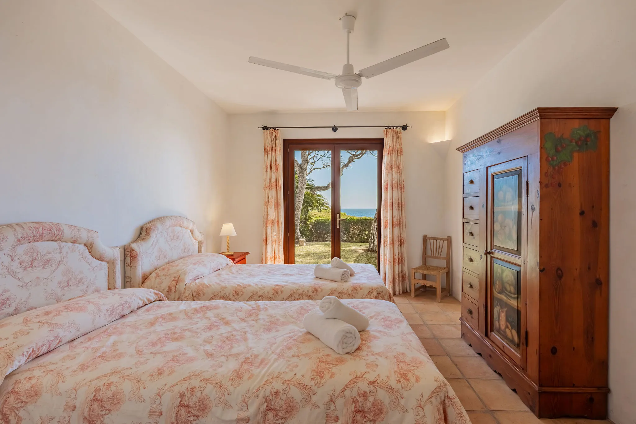 Exklusiv villa i 1:a sjölinjen med licens för semesteruthyrning-9