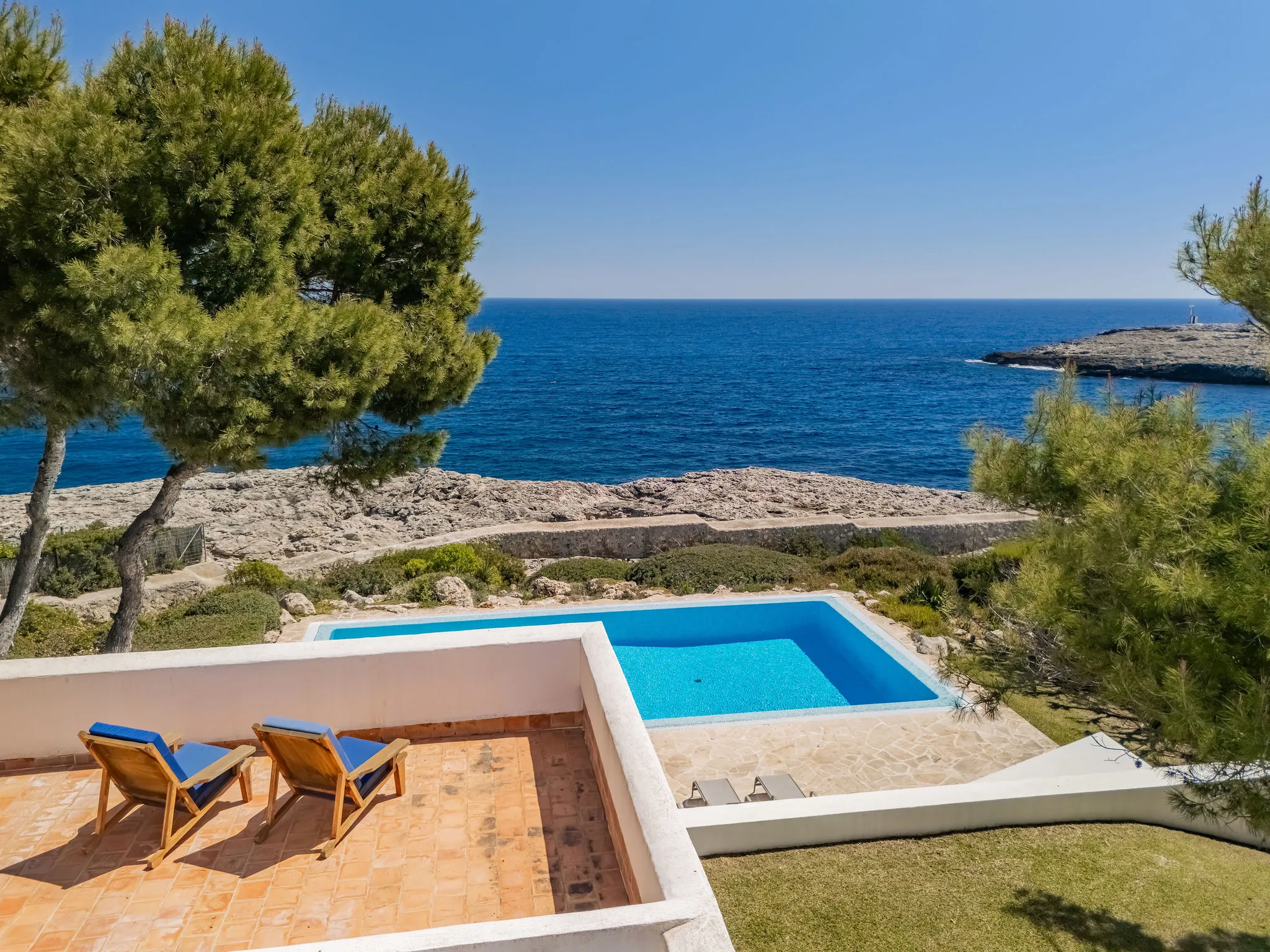 Exklusiv villa i 1:a sjölinjen med licens för semesteruthyrning-10