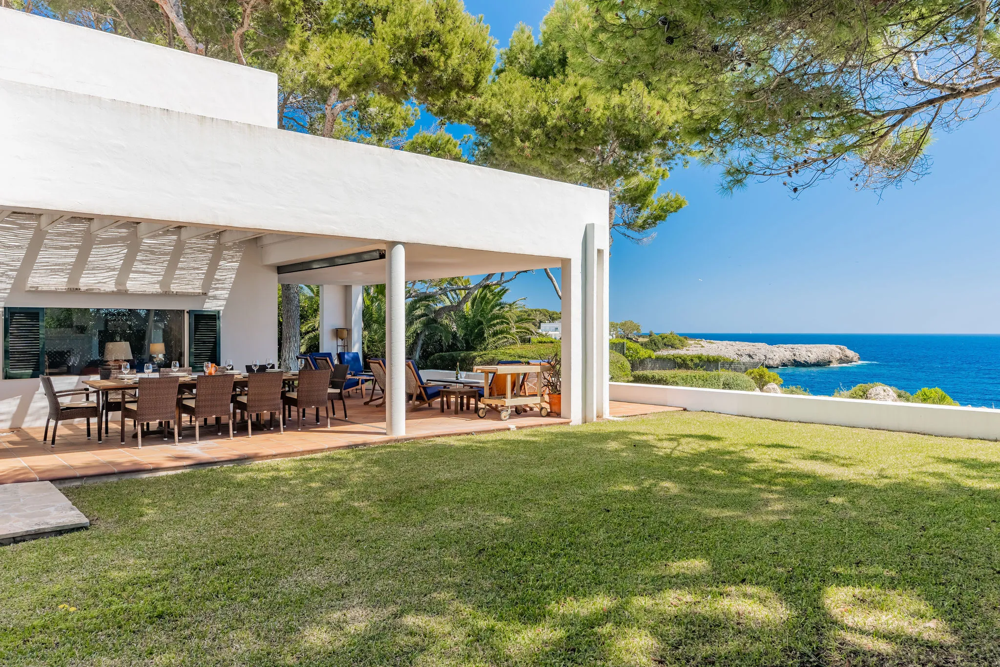 Exklusiv villa i 1:a sjölinjen med licens för semesteruthyrning-11