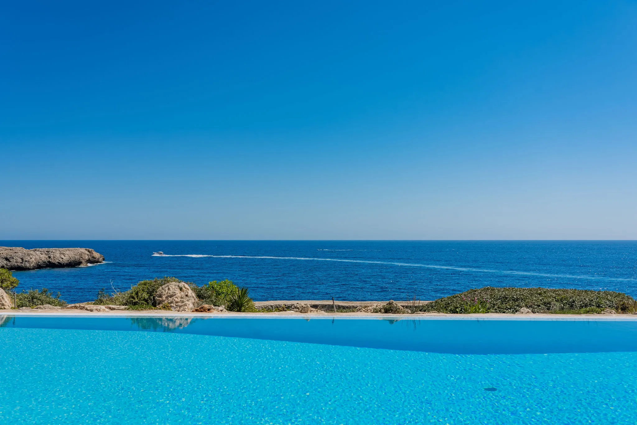 Exklusiv villa i 1:a sjölinjen med licens för semesteruthyrning-2