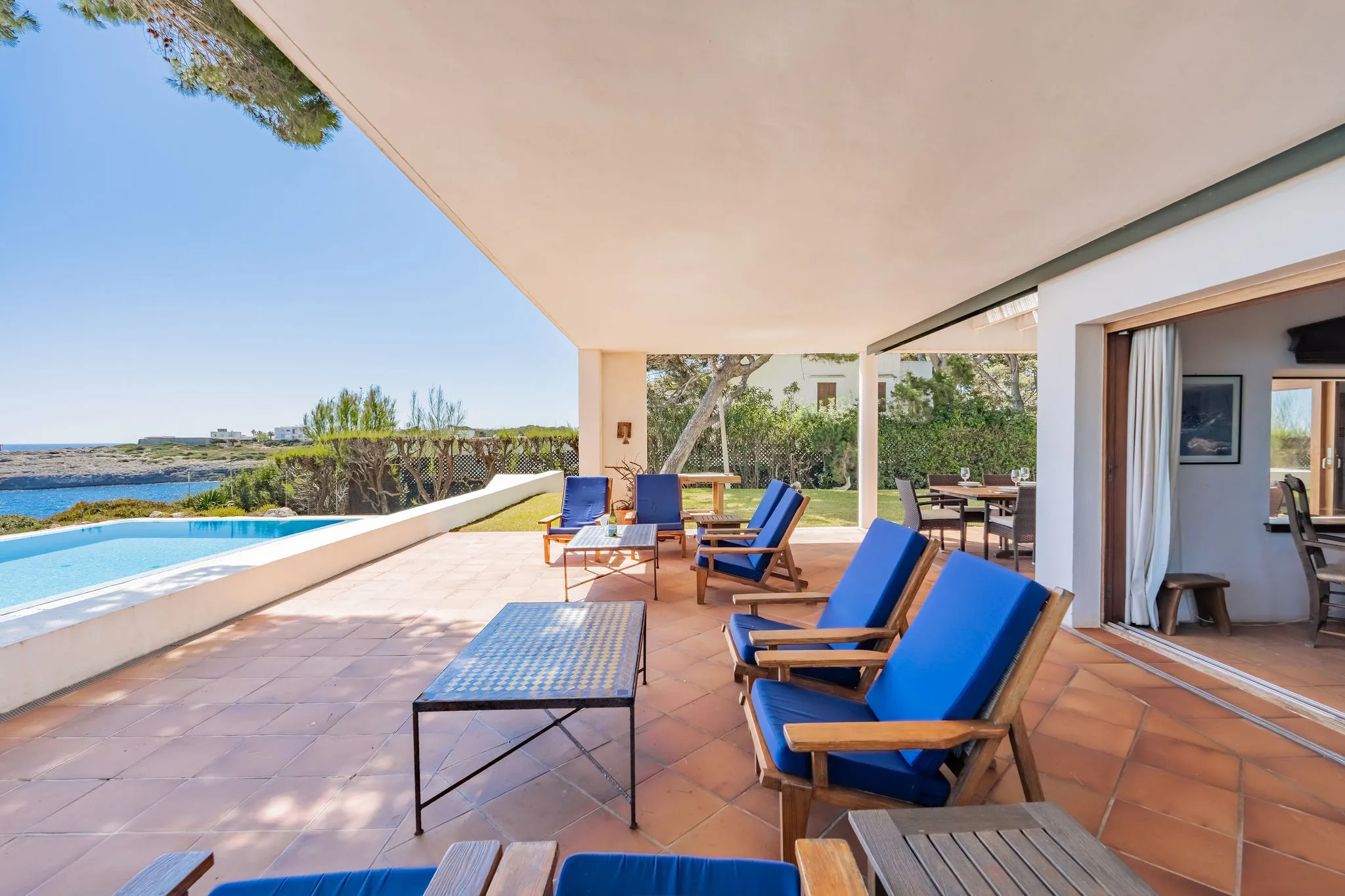 Exklusiv villa i 1:a sjölinjen med licens för semesteruthyrning-12