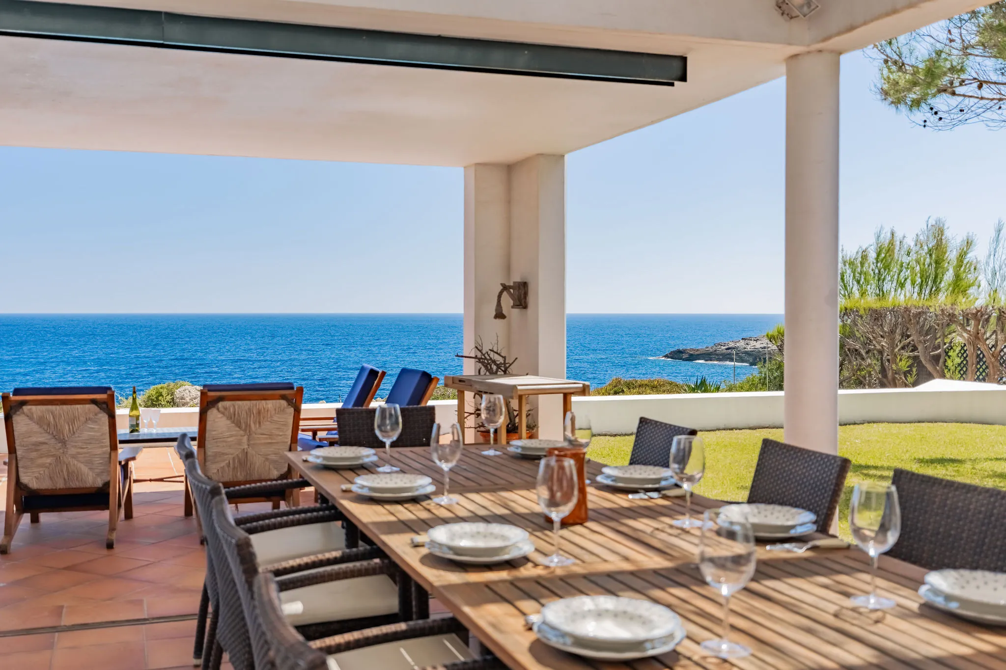 Exklusiv villa i 1:a sjölinjen med licens för semesteruthyrning-13