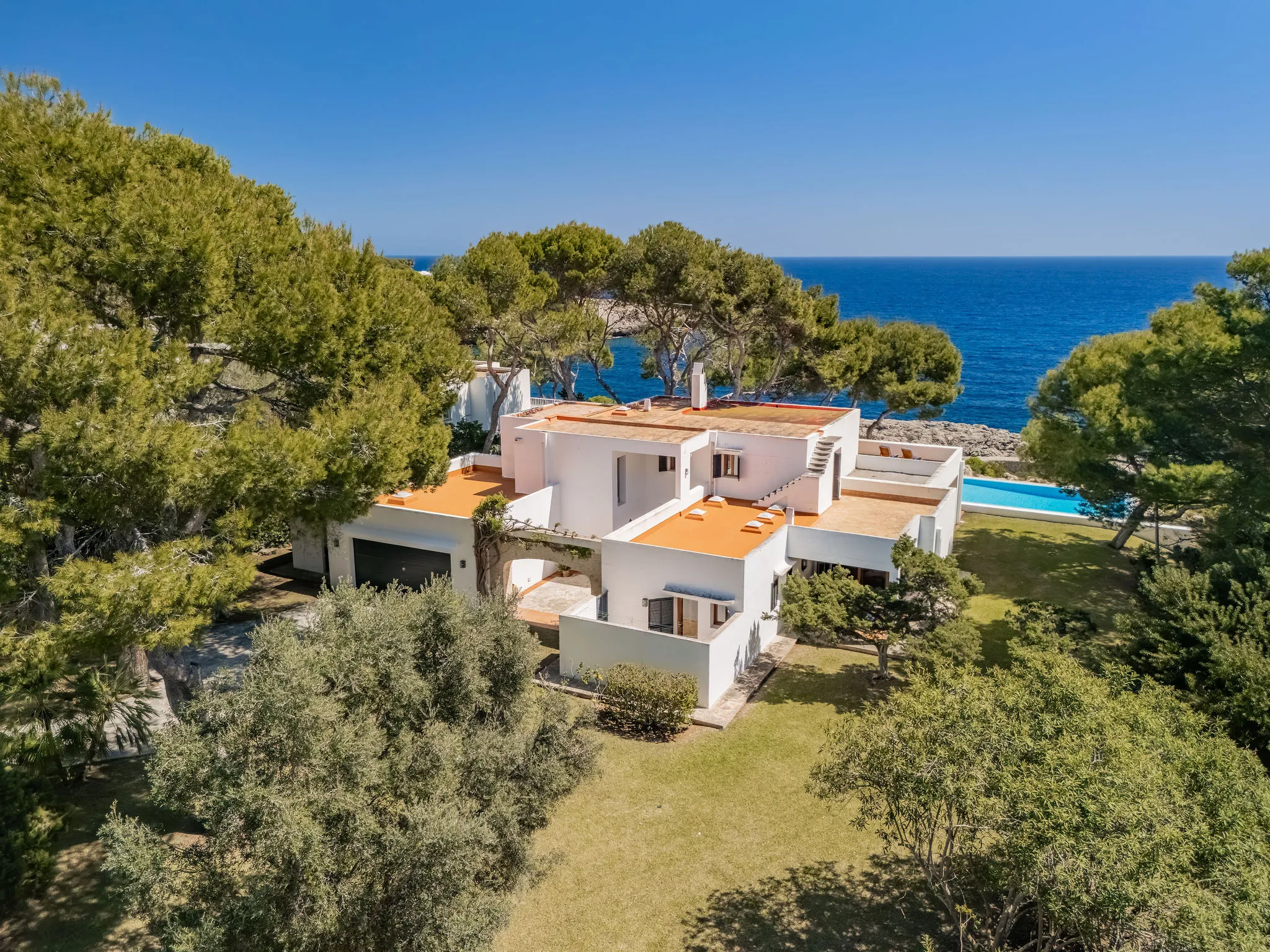 Exklusiv villa i 1:a sjölinjen med licens för semesteruthyrning-3