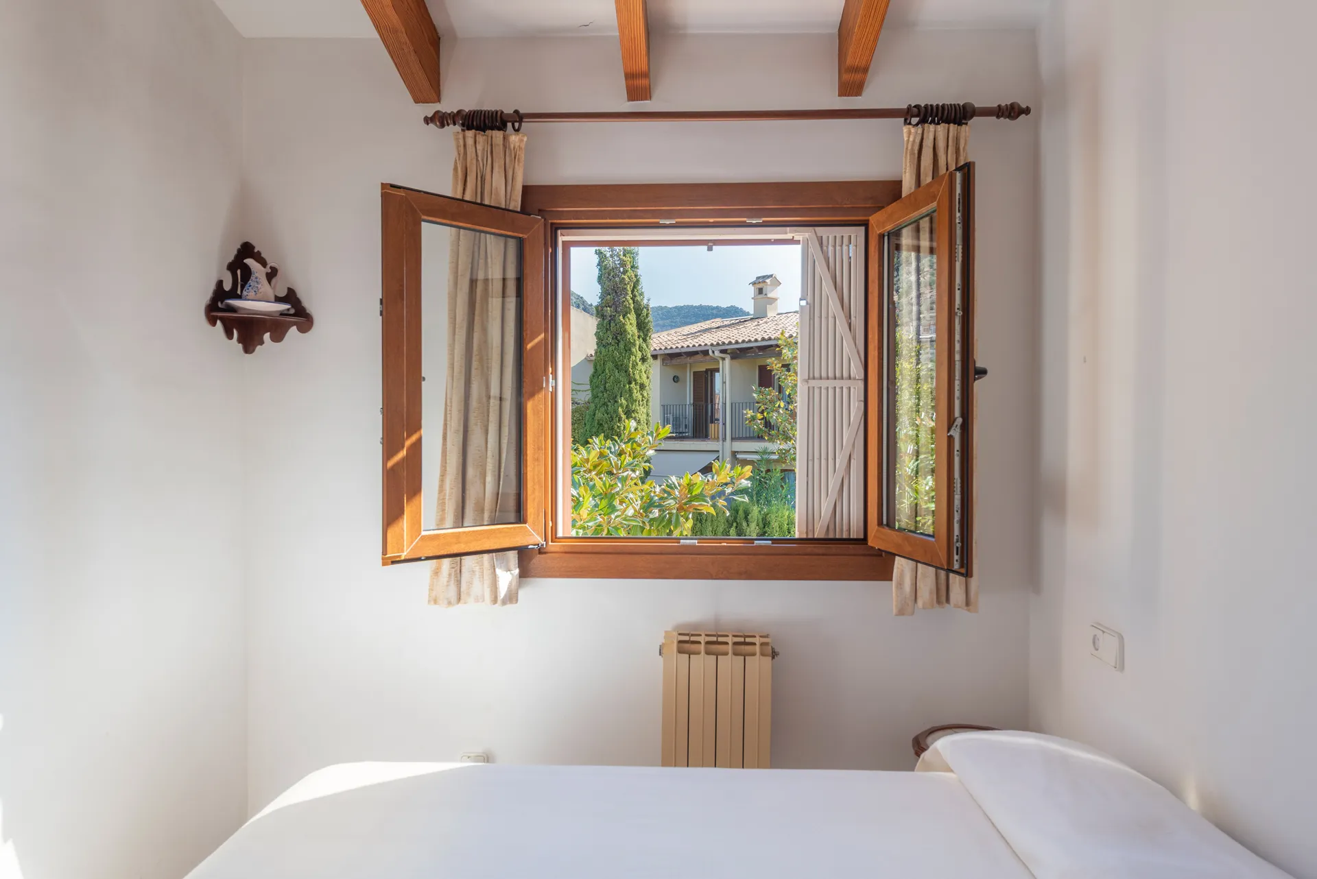 Charmantes Zuhause: Doppelhaushälfte, großer Garten und spektakuläre Aussicht in Valldemossa-26