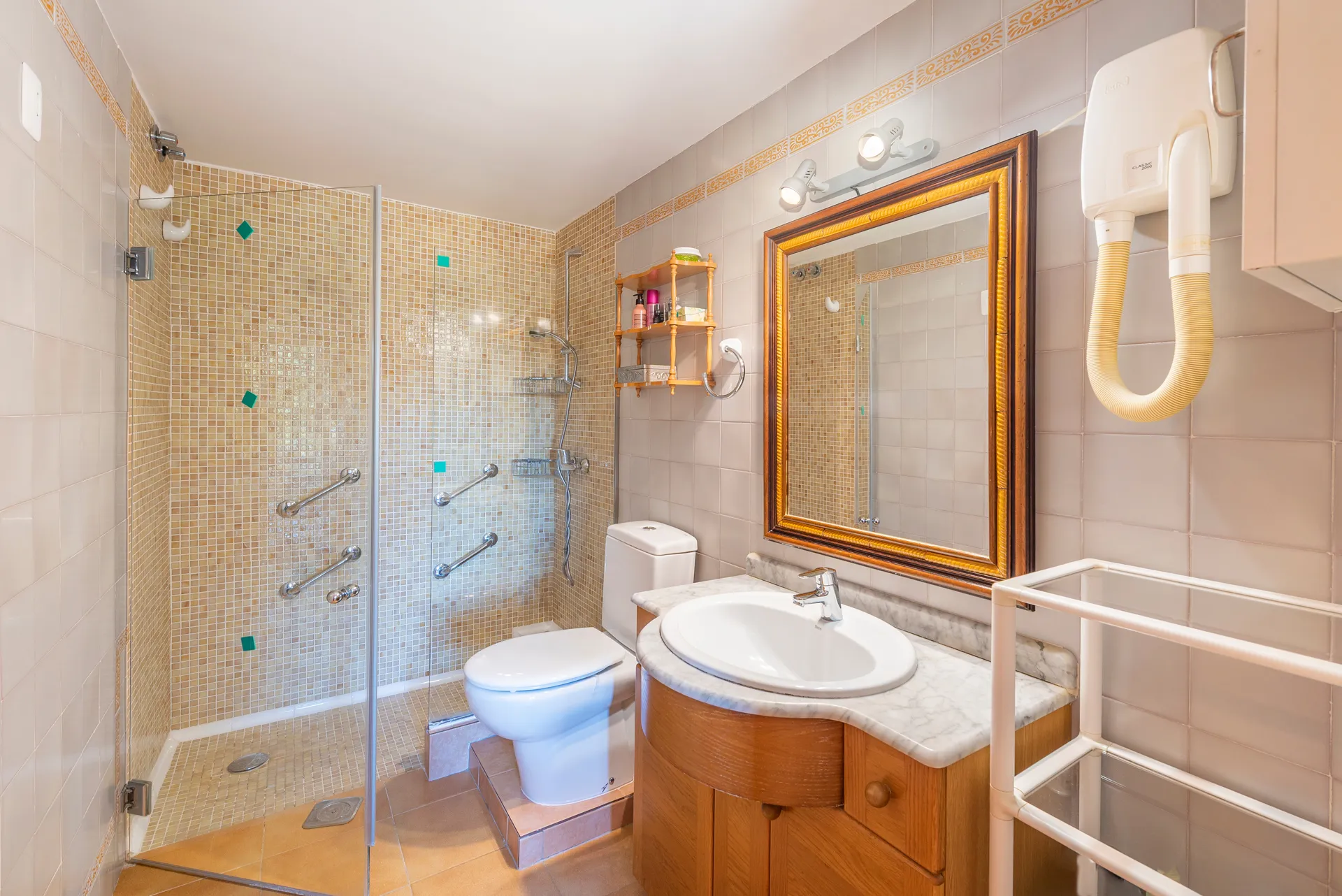 Charmantes Zuhause: Doppelhaushälfte, großer Garten und spektakuläre Aussicht in Valldemossa-23