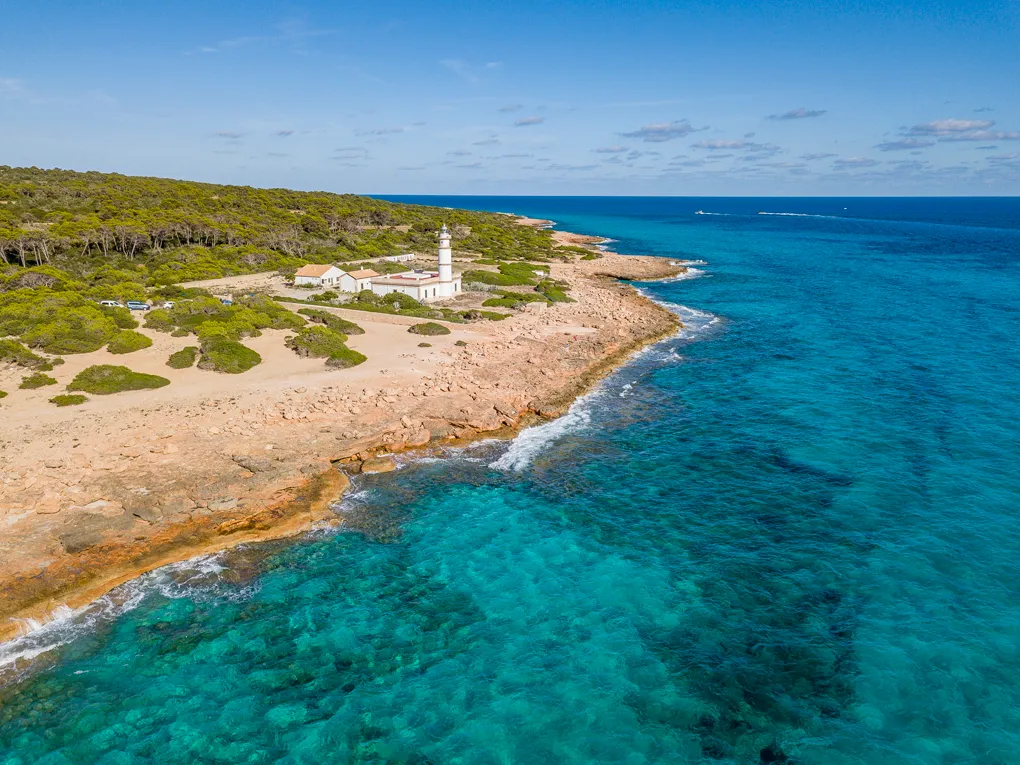 Stijlvolle nieuwbouw finca vlakbij de vuurtoren van Ses Salines-9