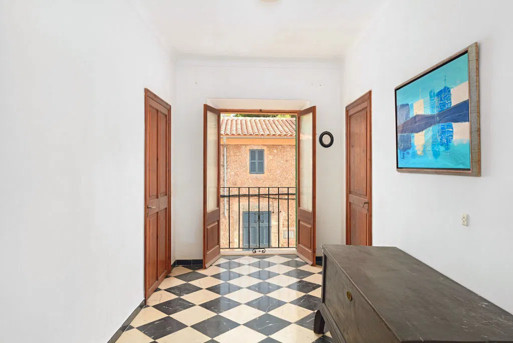 Townhouse in need of renovation in Son Servera-1