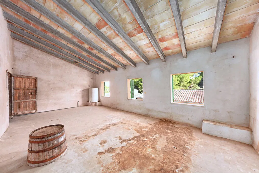 Townhouse in need of renovation in Son Servera-7
