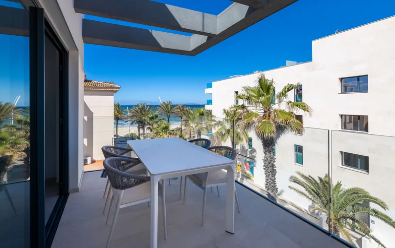 Spettacolare attico duplex con piscina privata e terrazze con vista sul Mar Mediterraneo