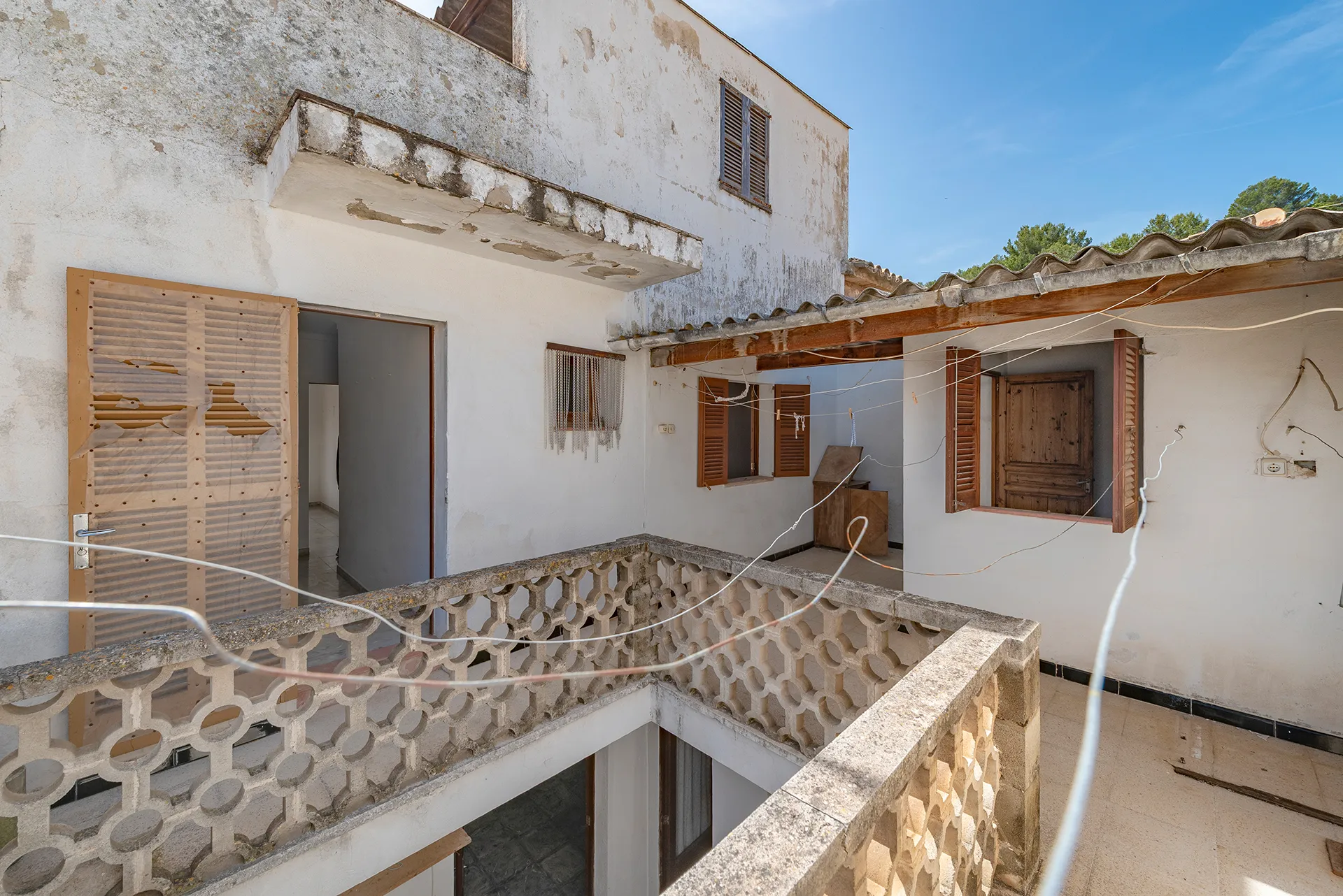 Opportunità di ristrutturazione a Pollença: tanto spazio per la vostra casa dei sogni-12