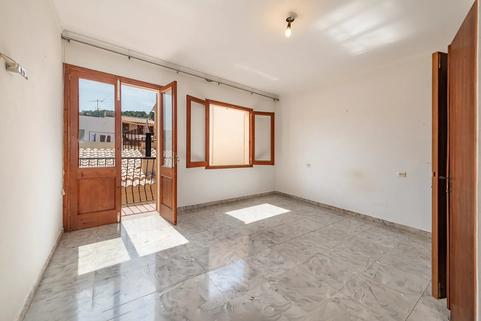 Opportunità di ristrutturazione a Pollença: tanto spazio per la vostra casa dei sogni-9