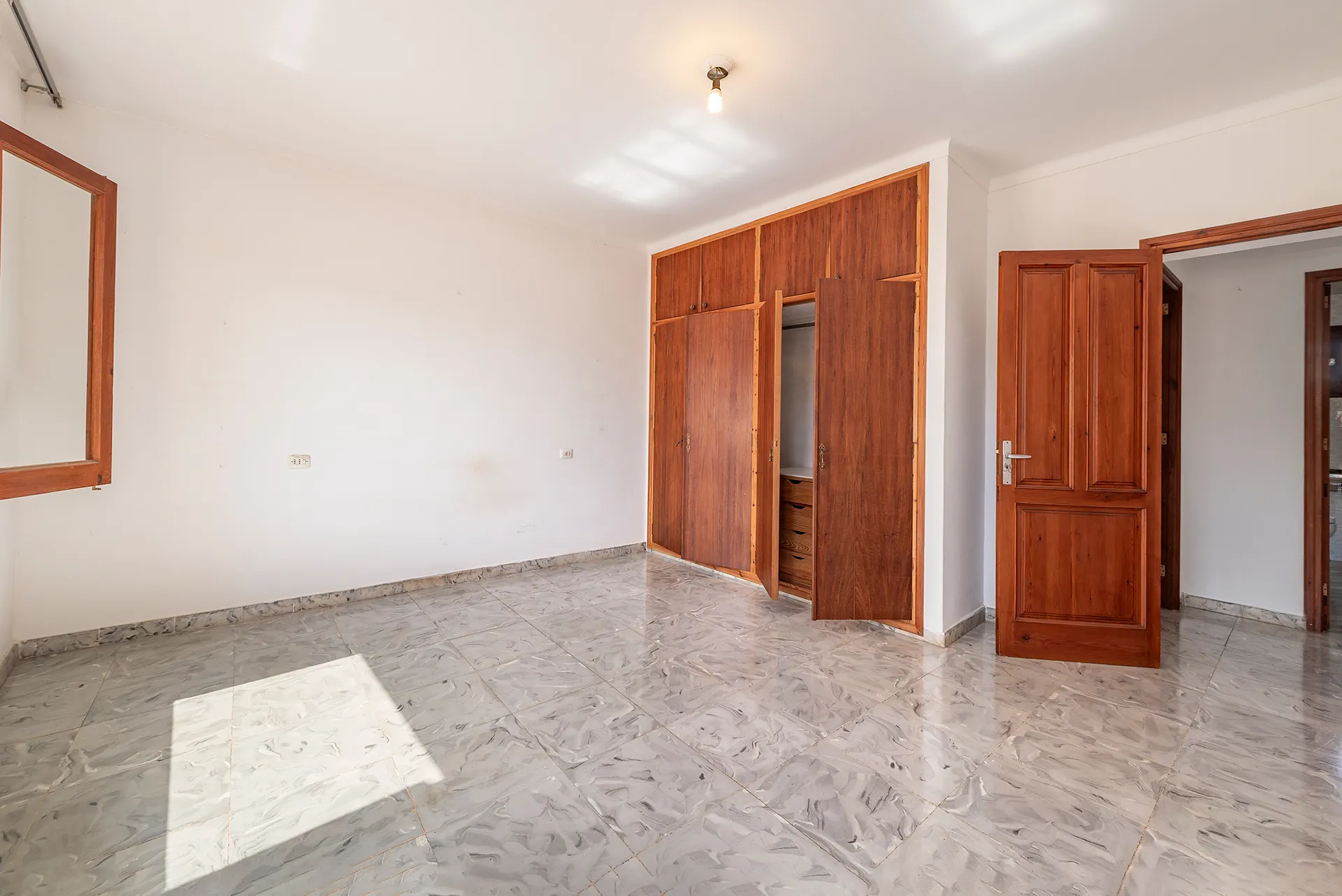 Opportunità di ristrutturazione a Pollença: tanto spazio per la vostra casa dei sogni-13