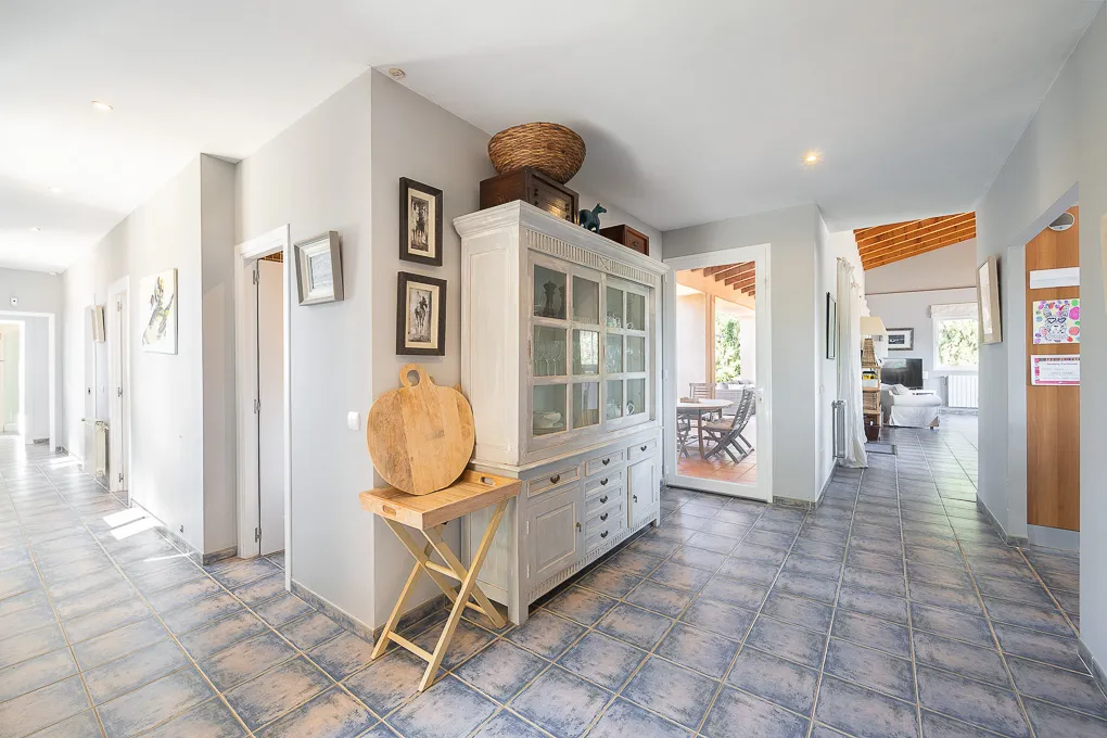 Gepflegtes Landhaus auf einer Ebene in Biniali-8