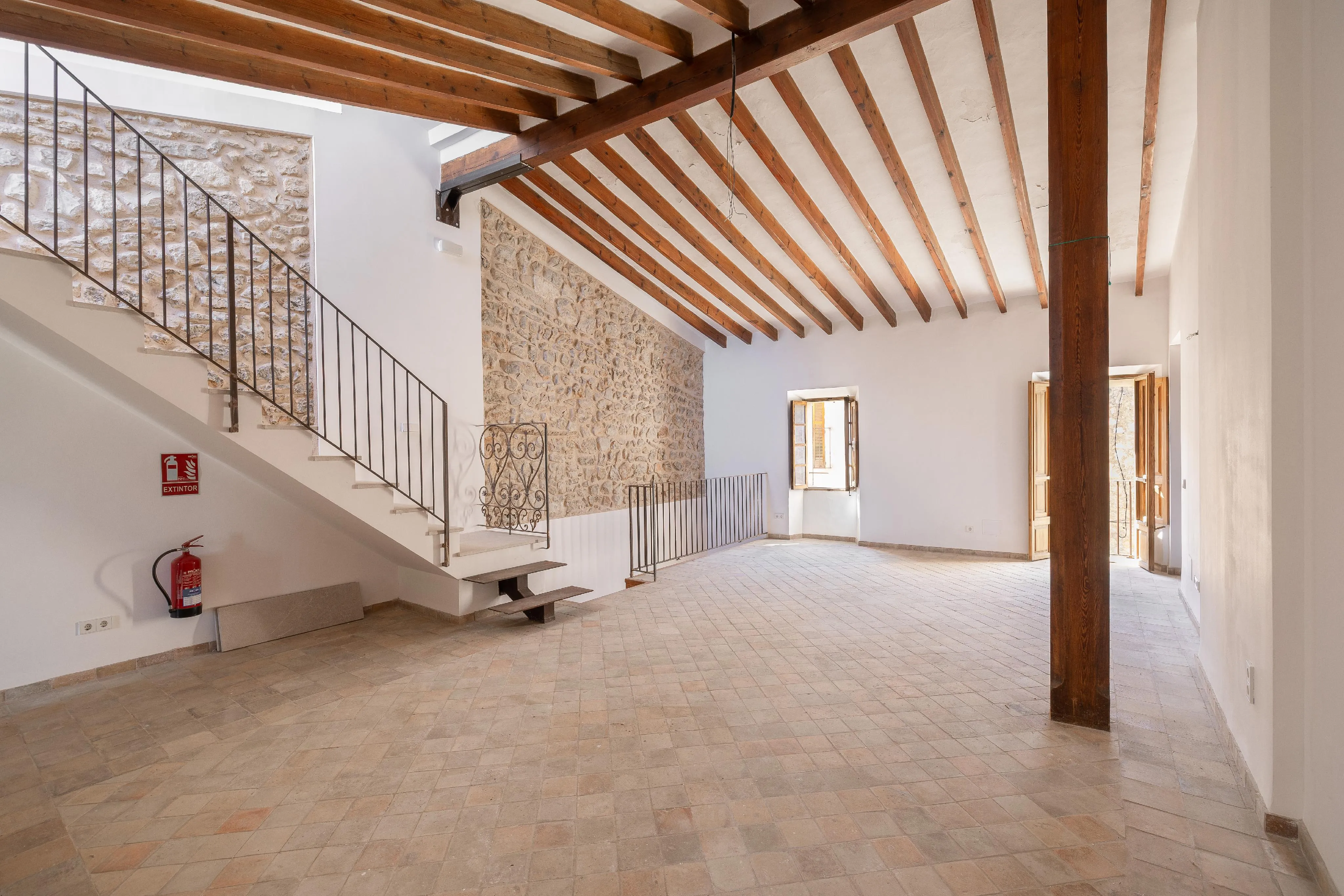 Encantadora casa tradicional en Biniamar con carácter atemporal-11