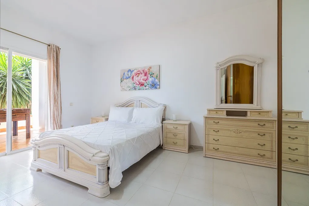 Moderne og lys villa-10