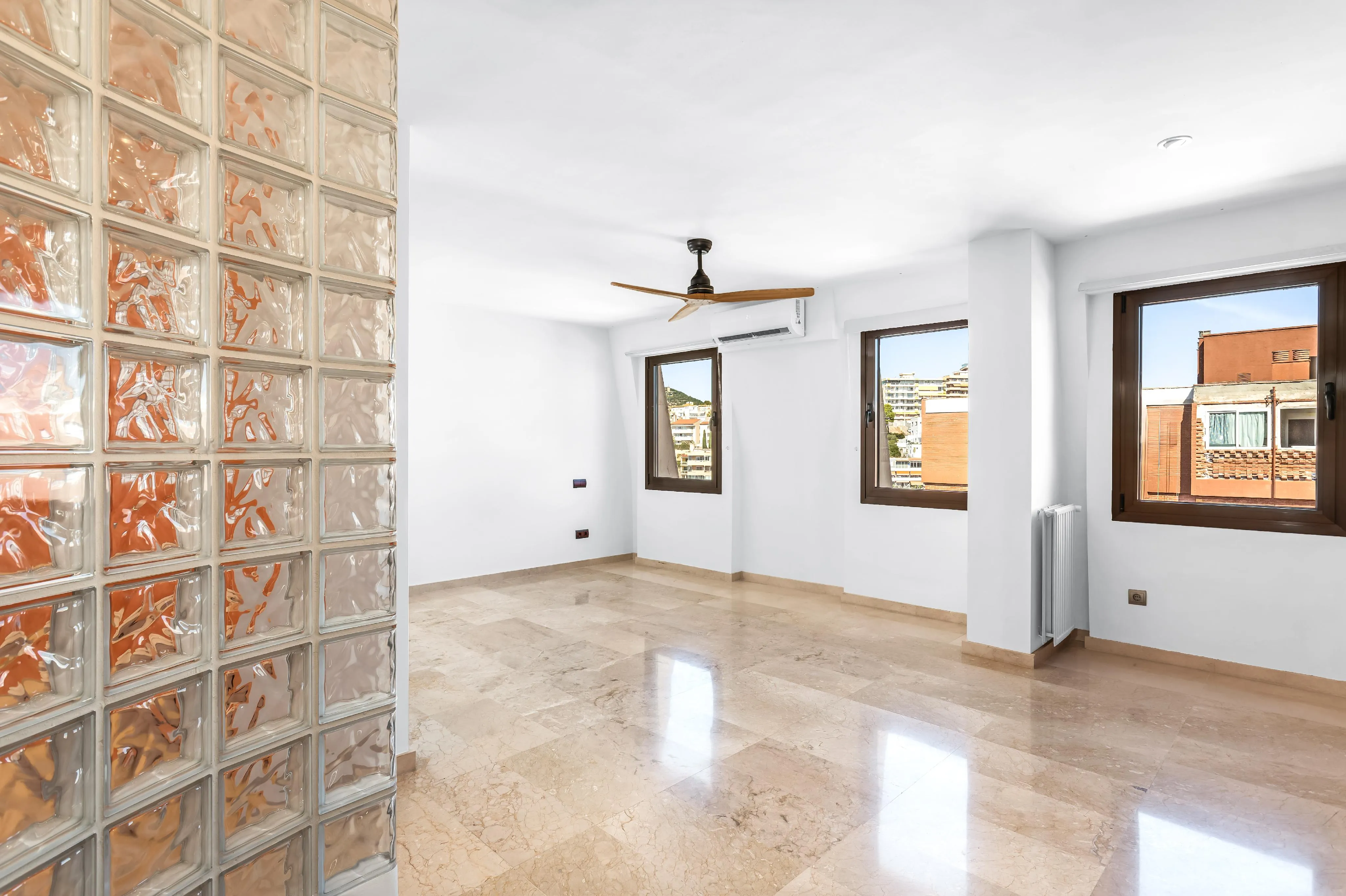 Wonderful Penthouse with spectacular sea and city views-6