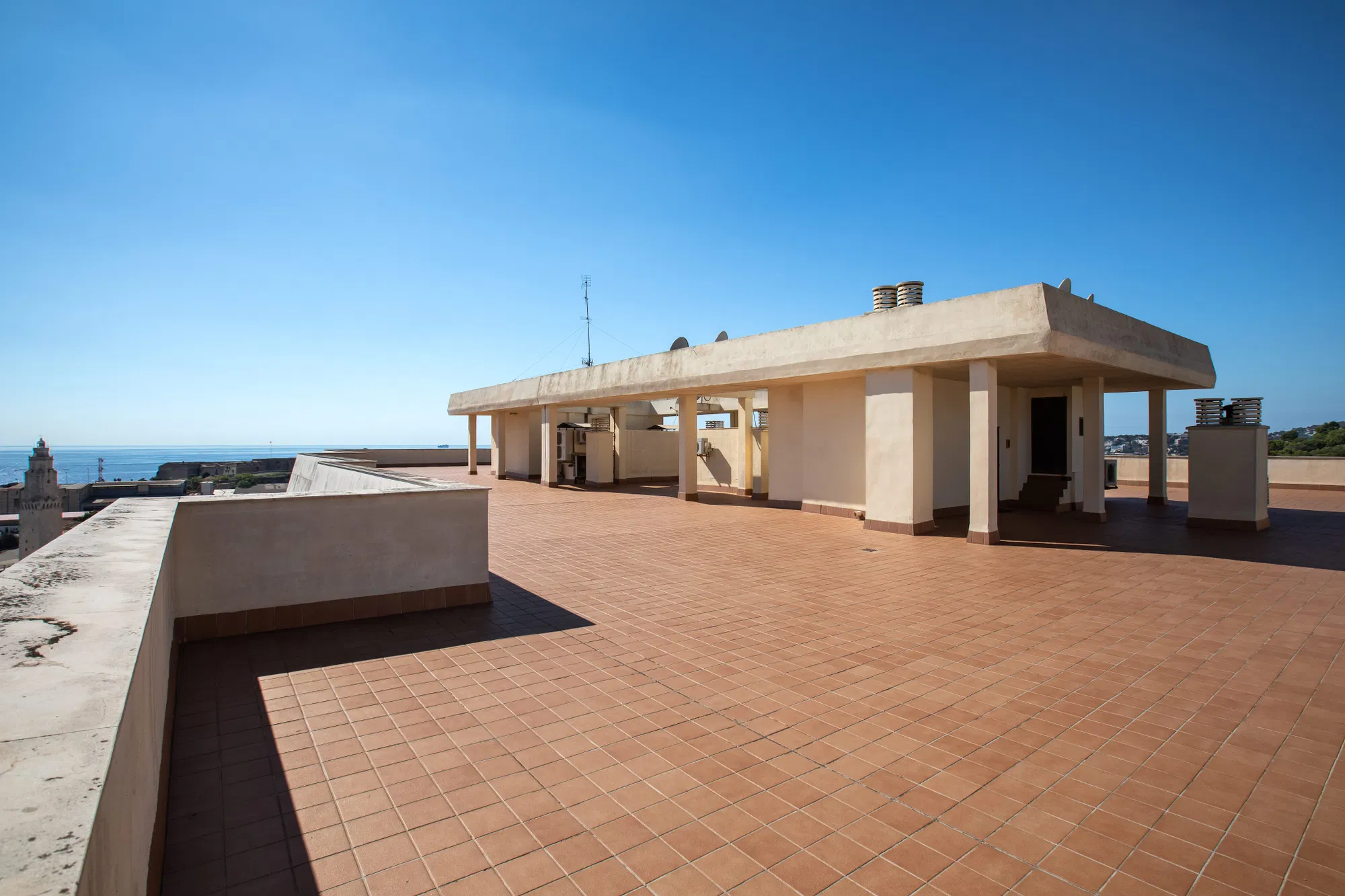 Wonderful Penthouse with spectacular sea and city views-17