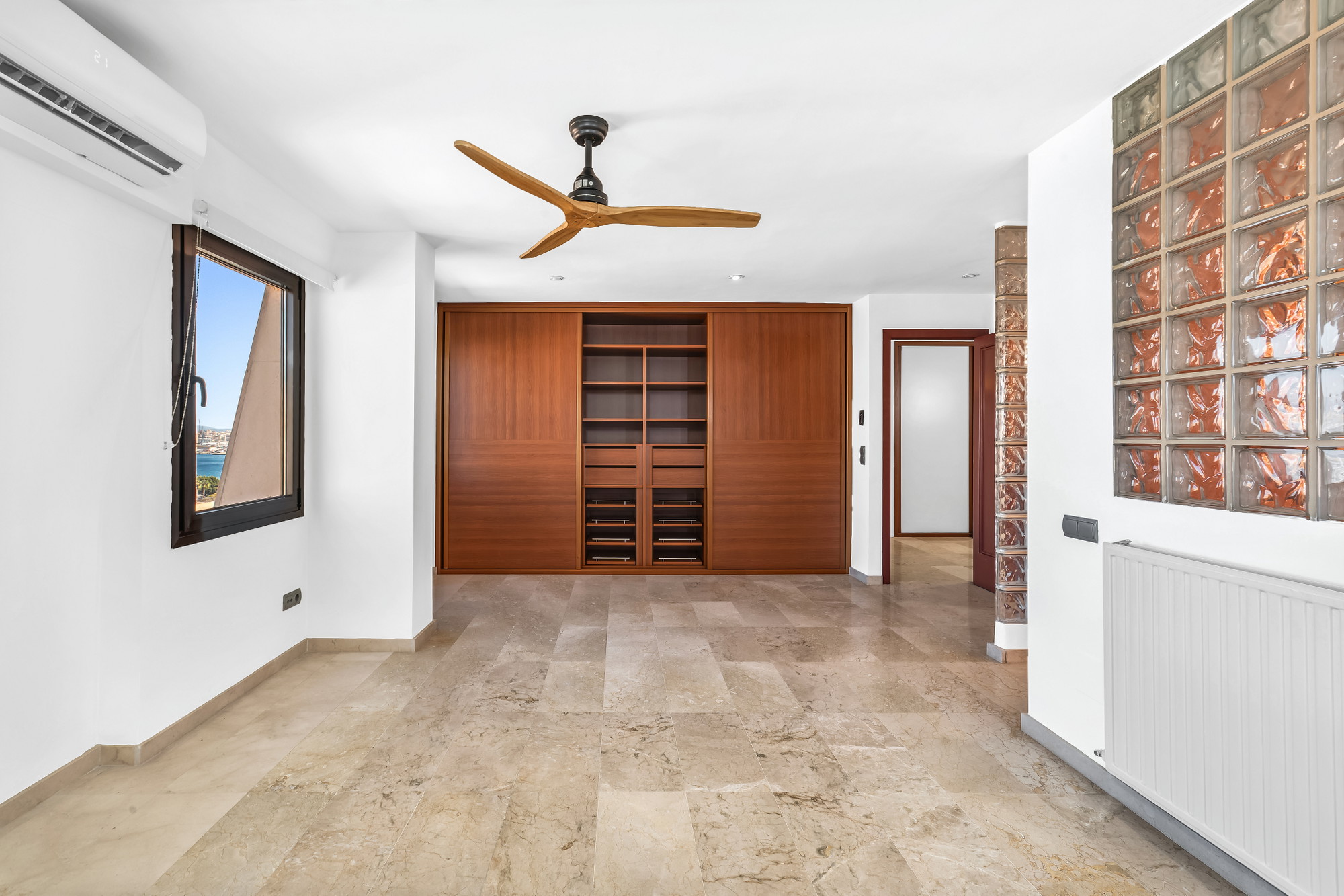 Wonderful Penthouse with spectacular sea and city views-9