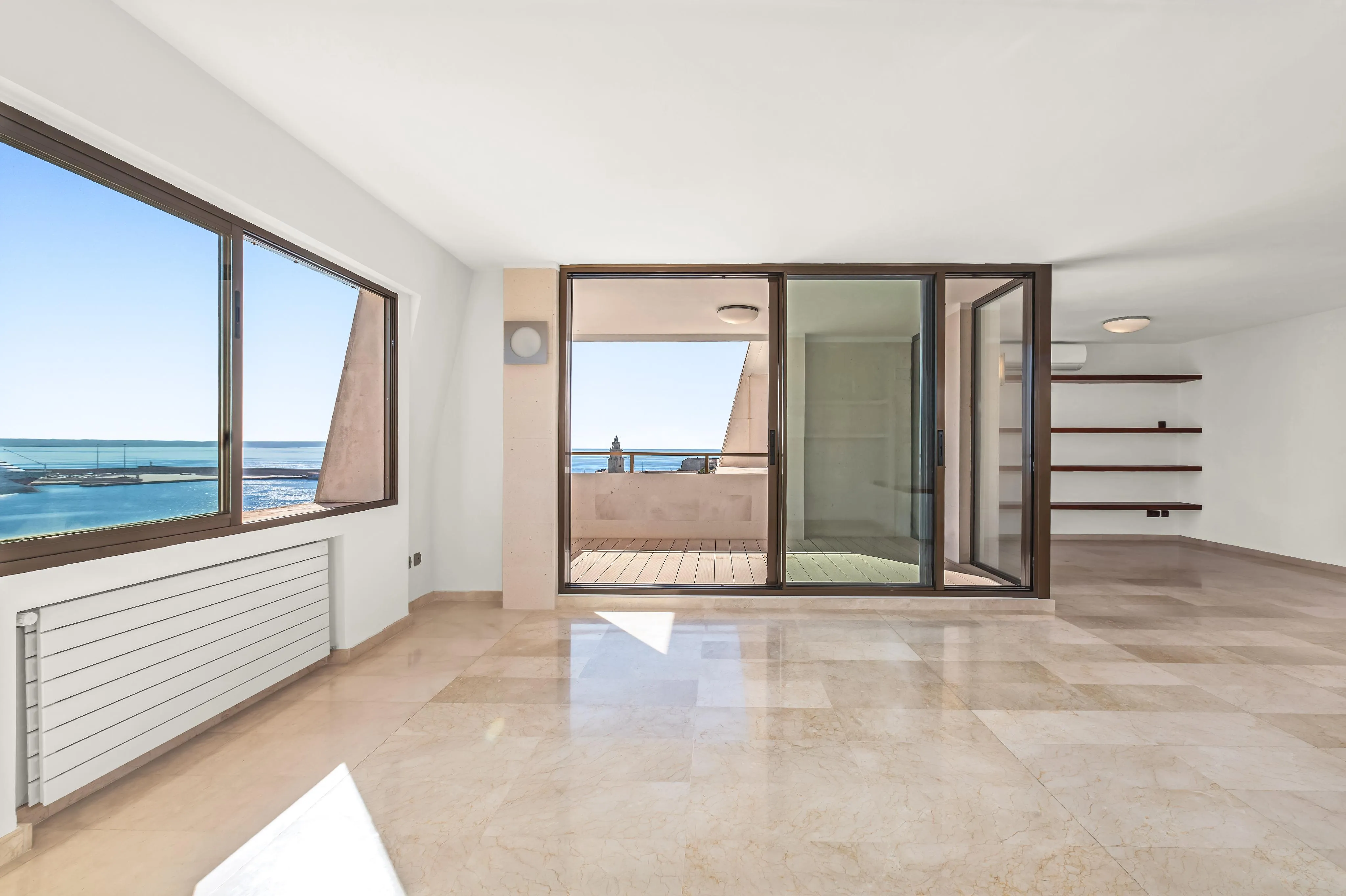 Maravilloso Ático con Espectaculares vistas al mar y a la ciudad-4