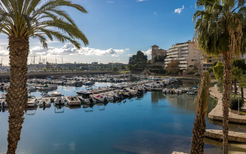 Contemporary Design in Can Bárbara – Exclusivity and Prime Seafront Location