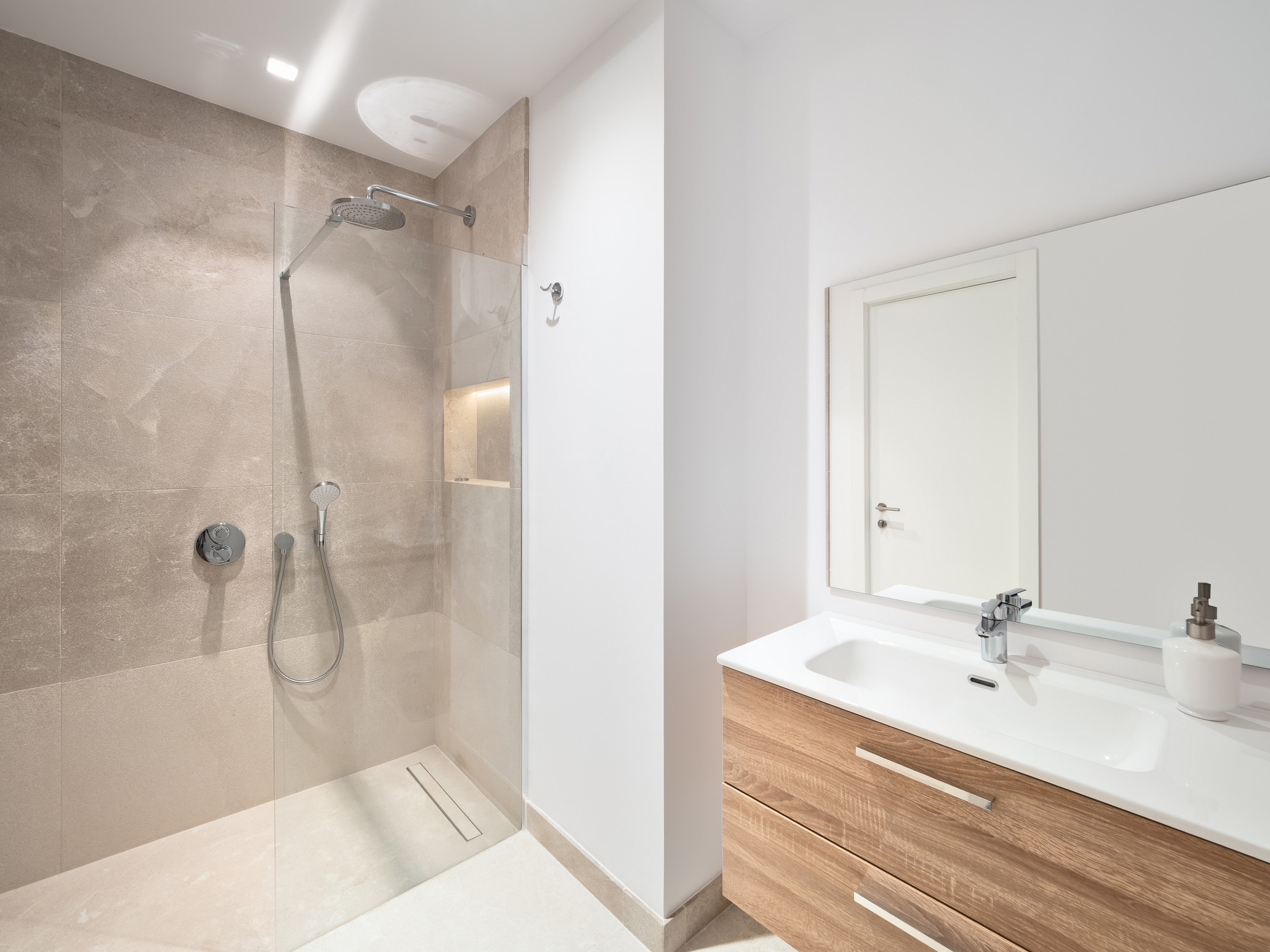 Modern apartment in sought-after community in Nova Santa Ponsa-11