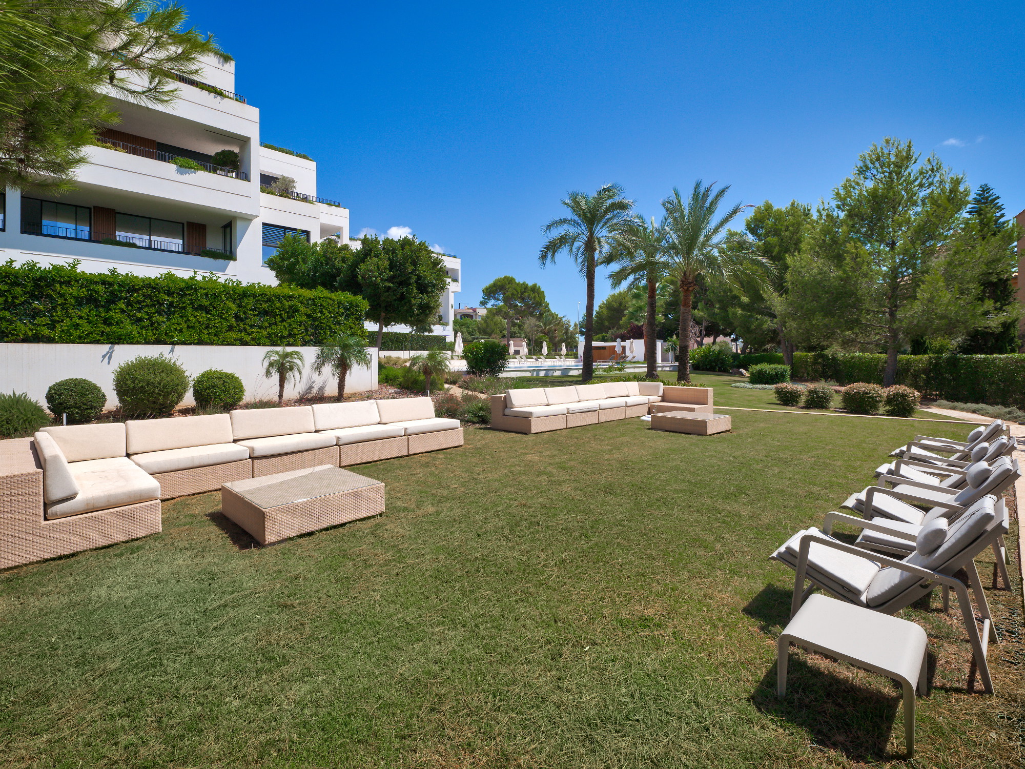 Modern apartment in sought-after community in Nova Santa Ponsa-16