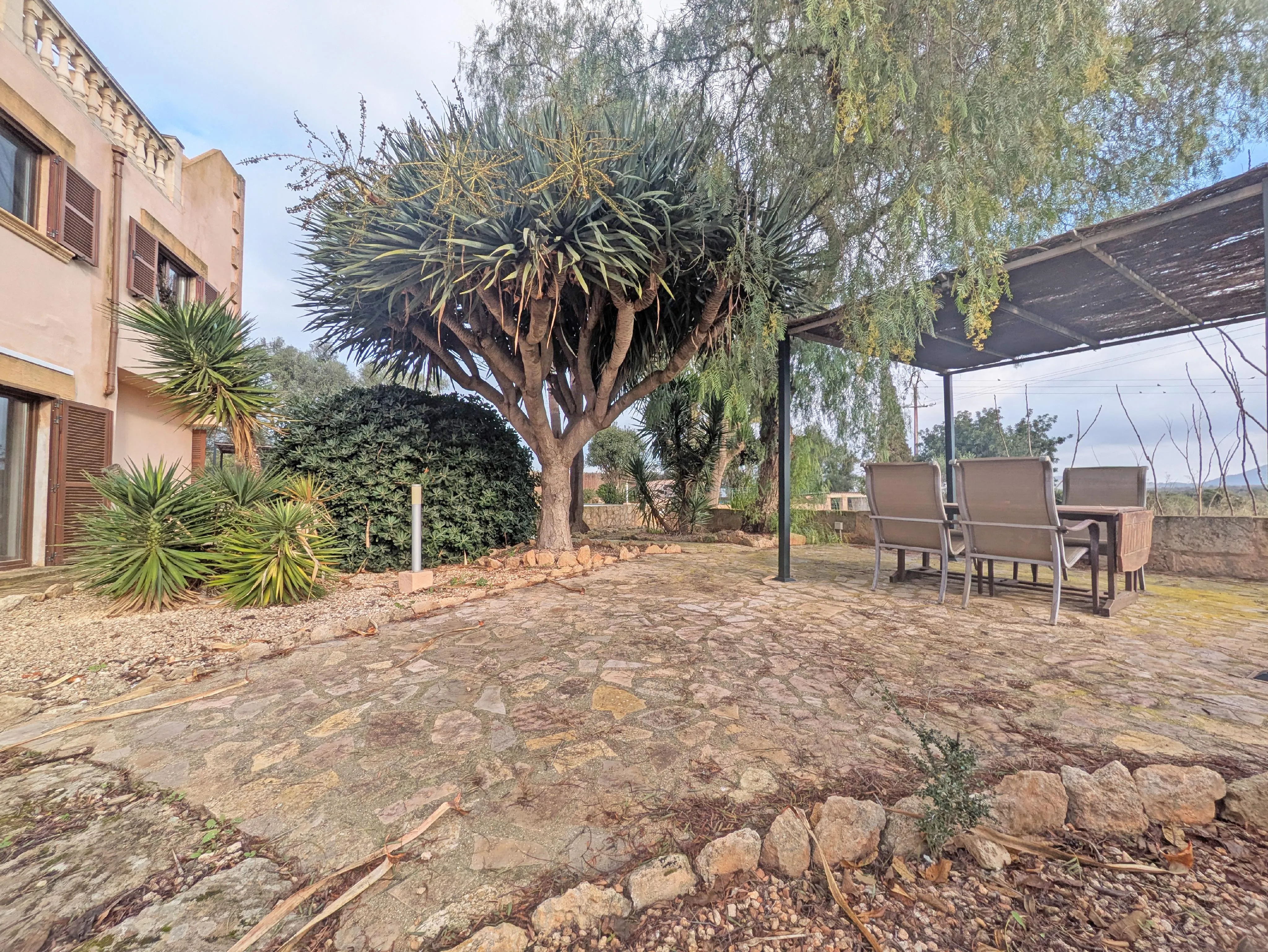 Charming Ground floor with pool and garden-2