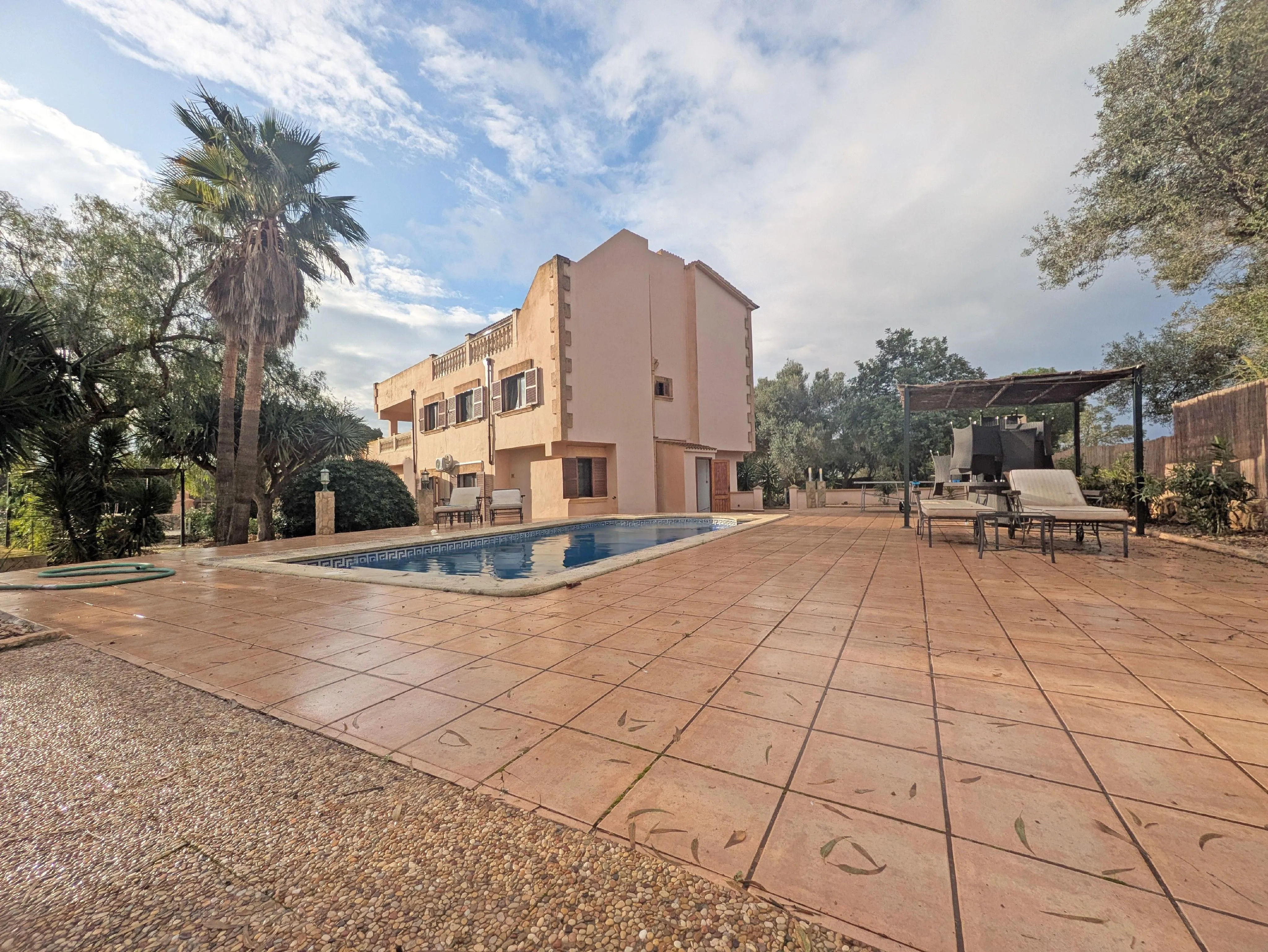 Charming Ground floor with pool and garden-1