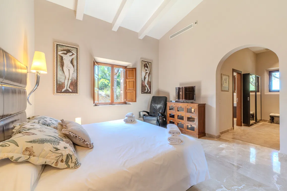Finca with panoramic views of mountains and sea-11