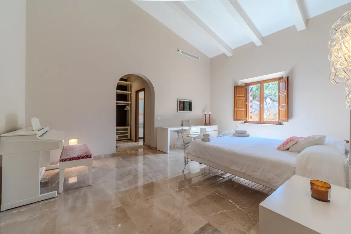 Finca with panoramic views of mountains and sea-14