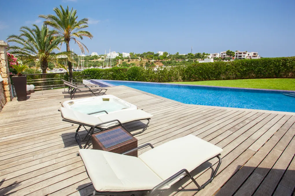 Dreamlike villa with pool, overlooking the marina-18