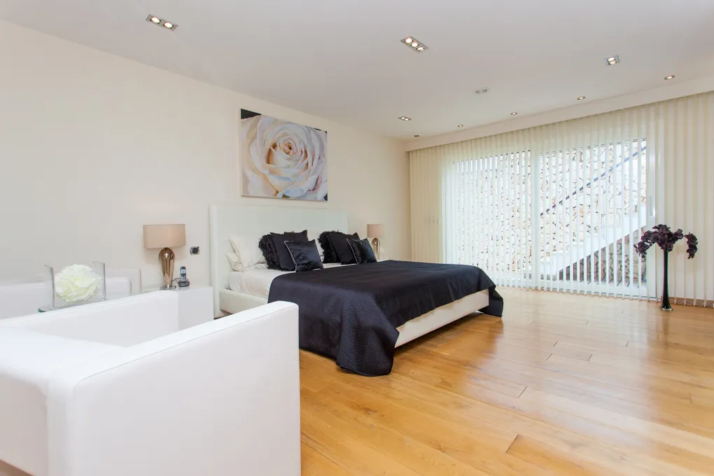 Dreamlike villa with pool, overlooking the marina-11