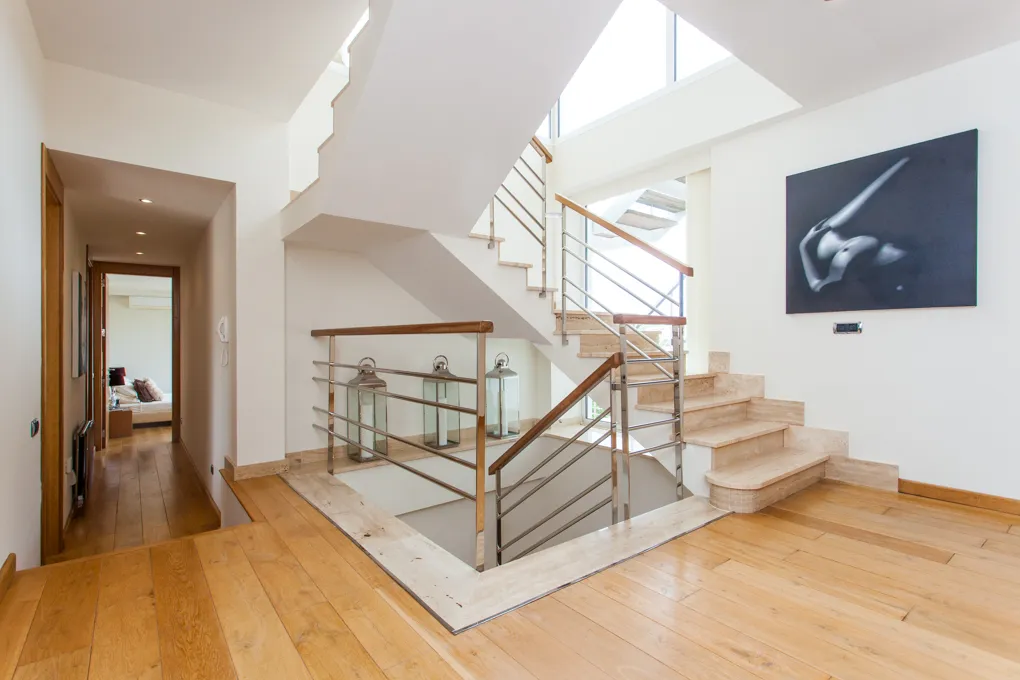 Dreamlike villa with pool, overlooking the marina-15