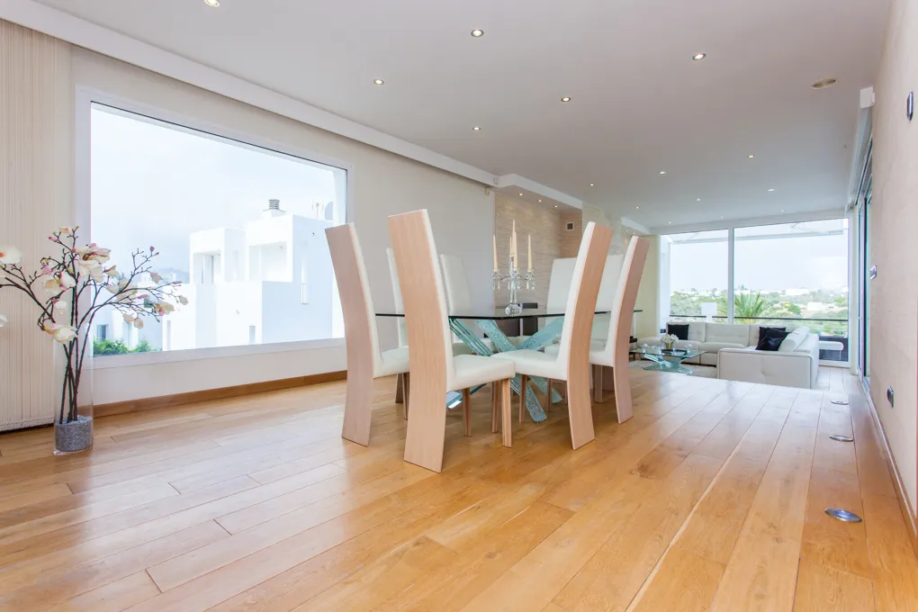 Elegant villa med pool och havsutsikt vid hamnen-6