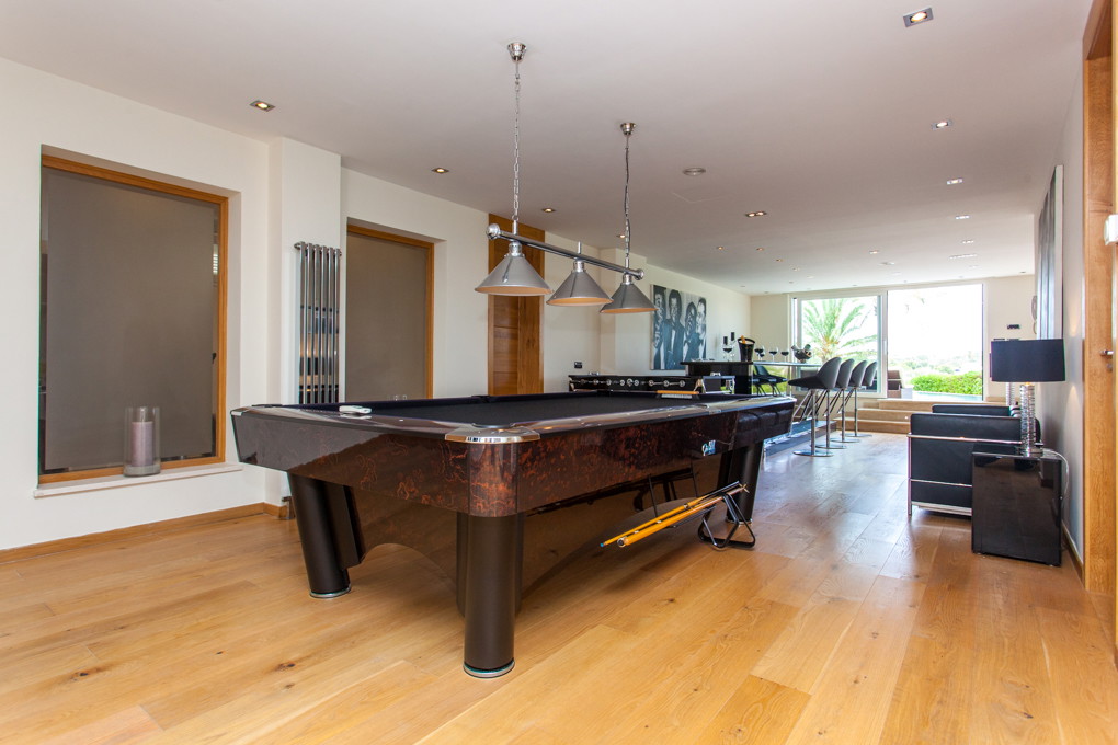Dreamlike villa with pool, overlooking the marina-10