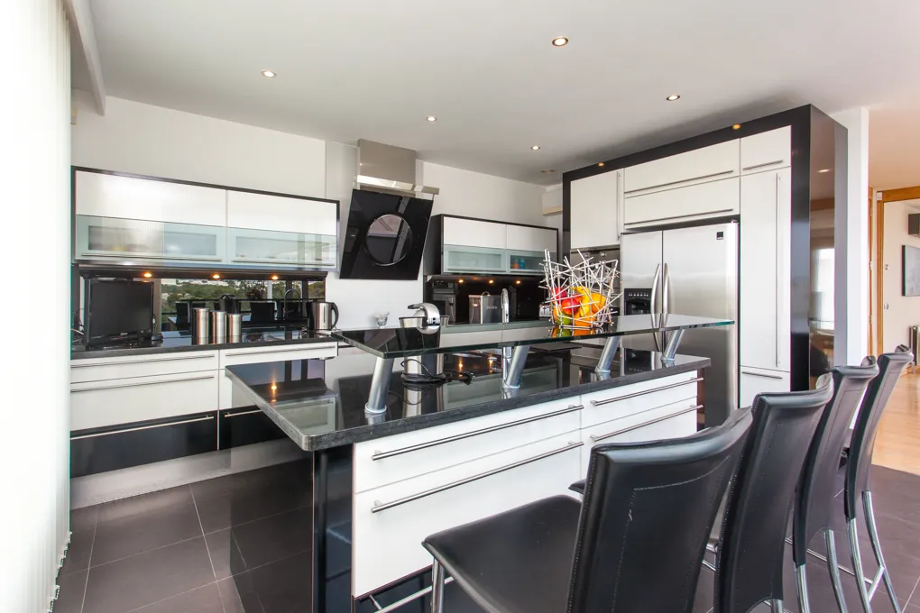 Dreamlike villa with pool, overlooking the marina-8