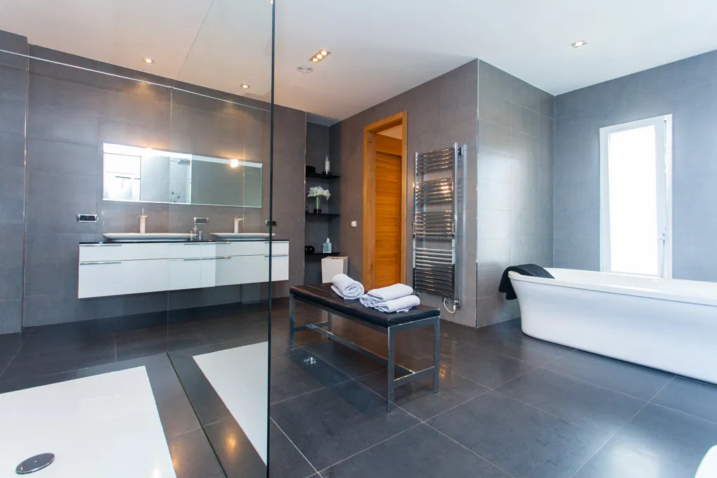 Dreamlike villa with pool, overlooking the marina-12