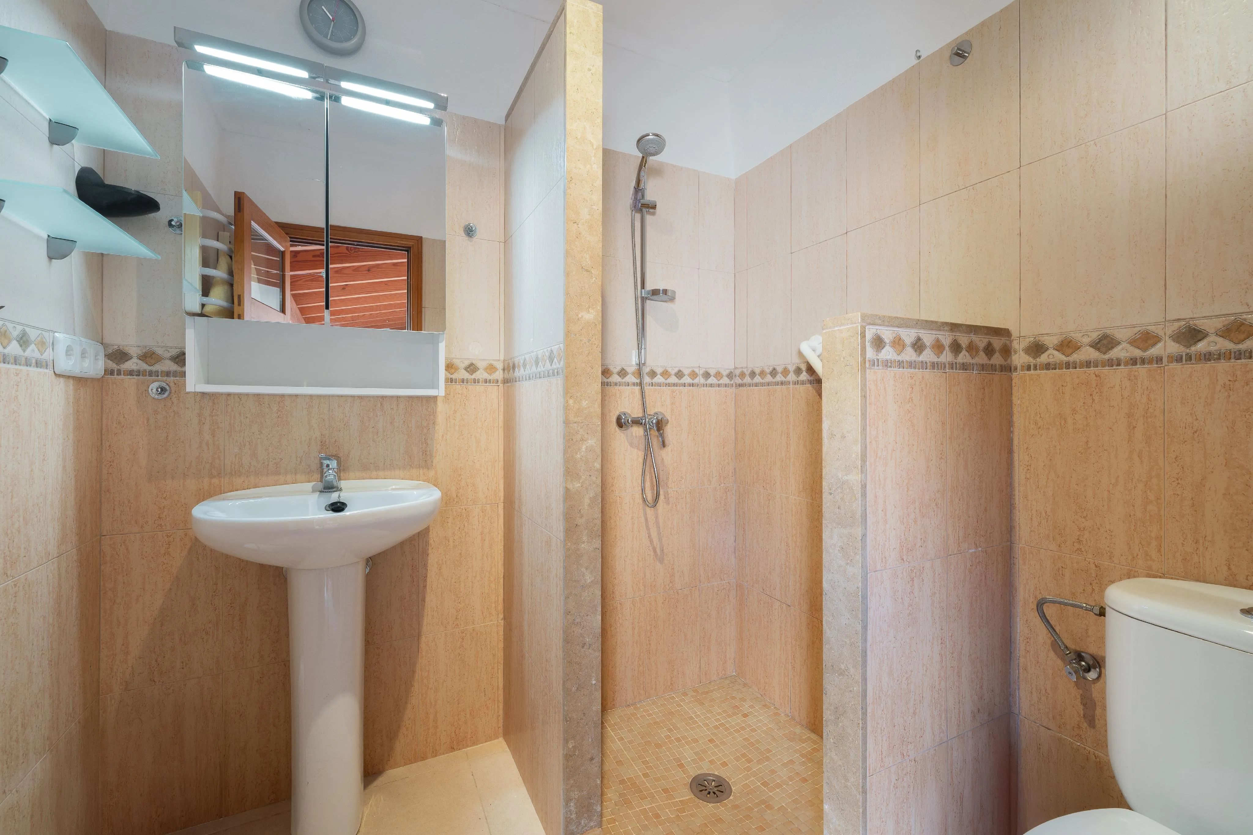 Townhouse with garage in a separate building in the historic center of Alaró-8