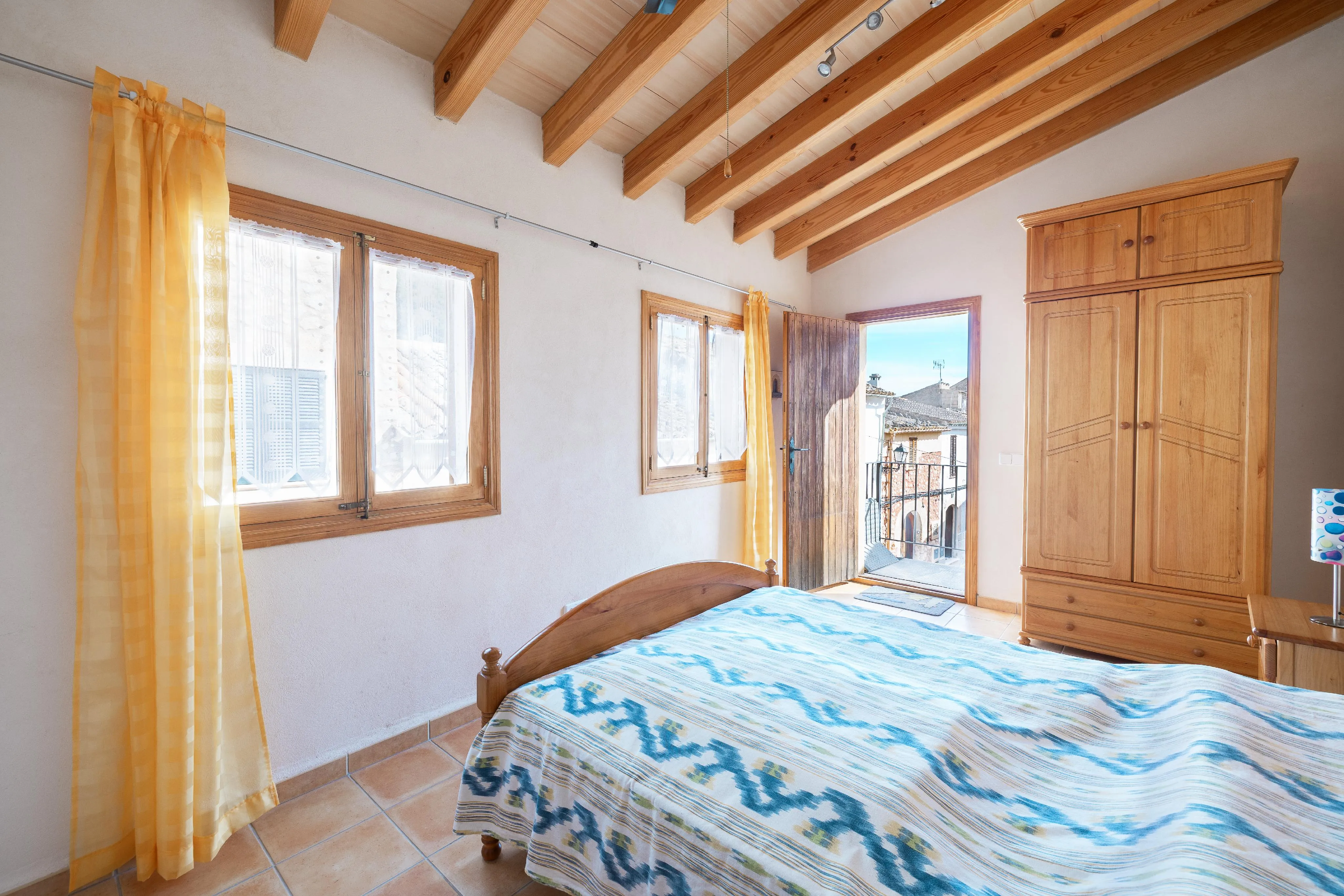 Townhouse with garage in a separate building in the historic center of Alaró-5