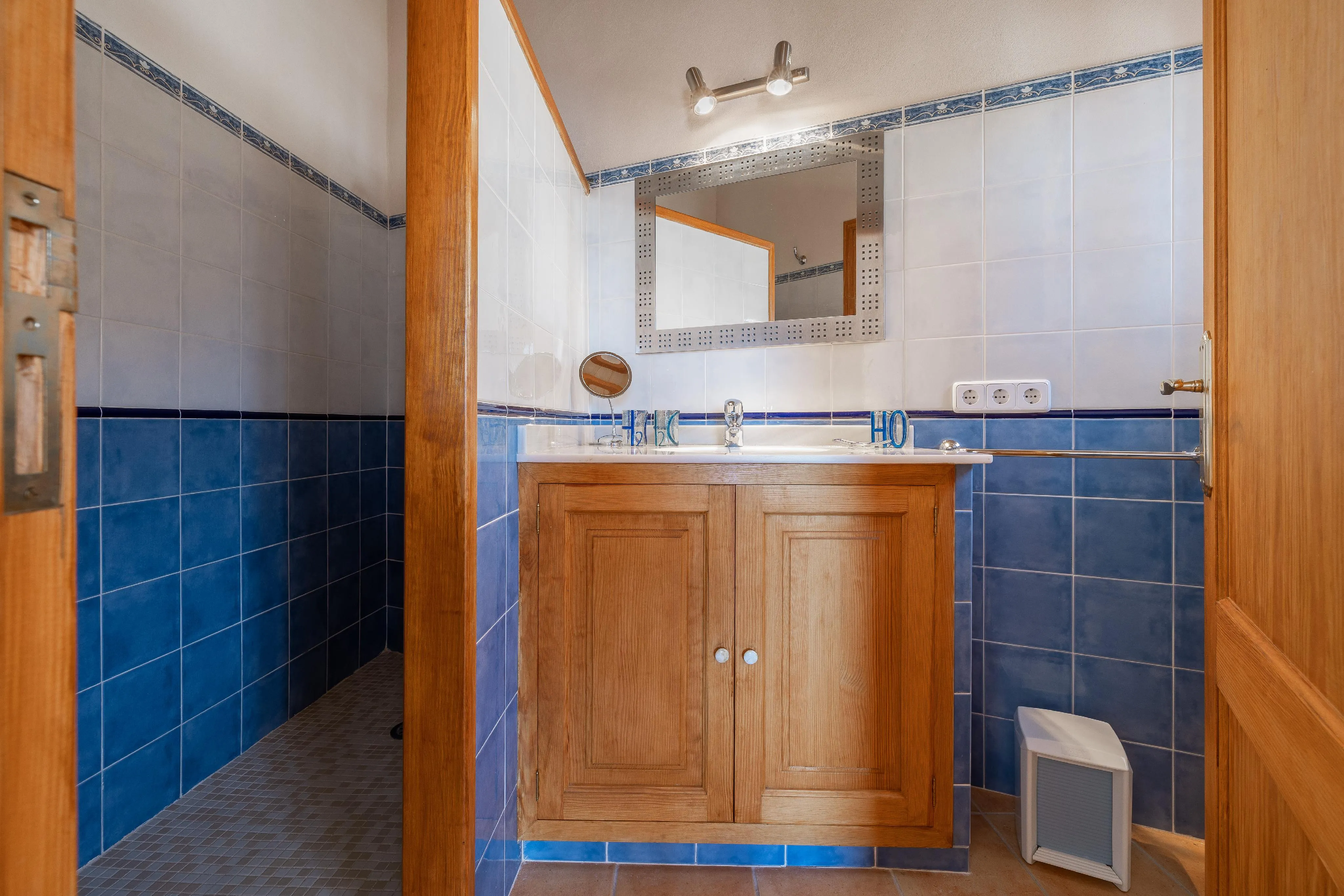 Townhouse with garage in a separate building in the historic center of Alaró-6