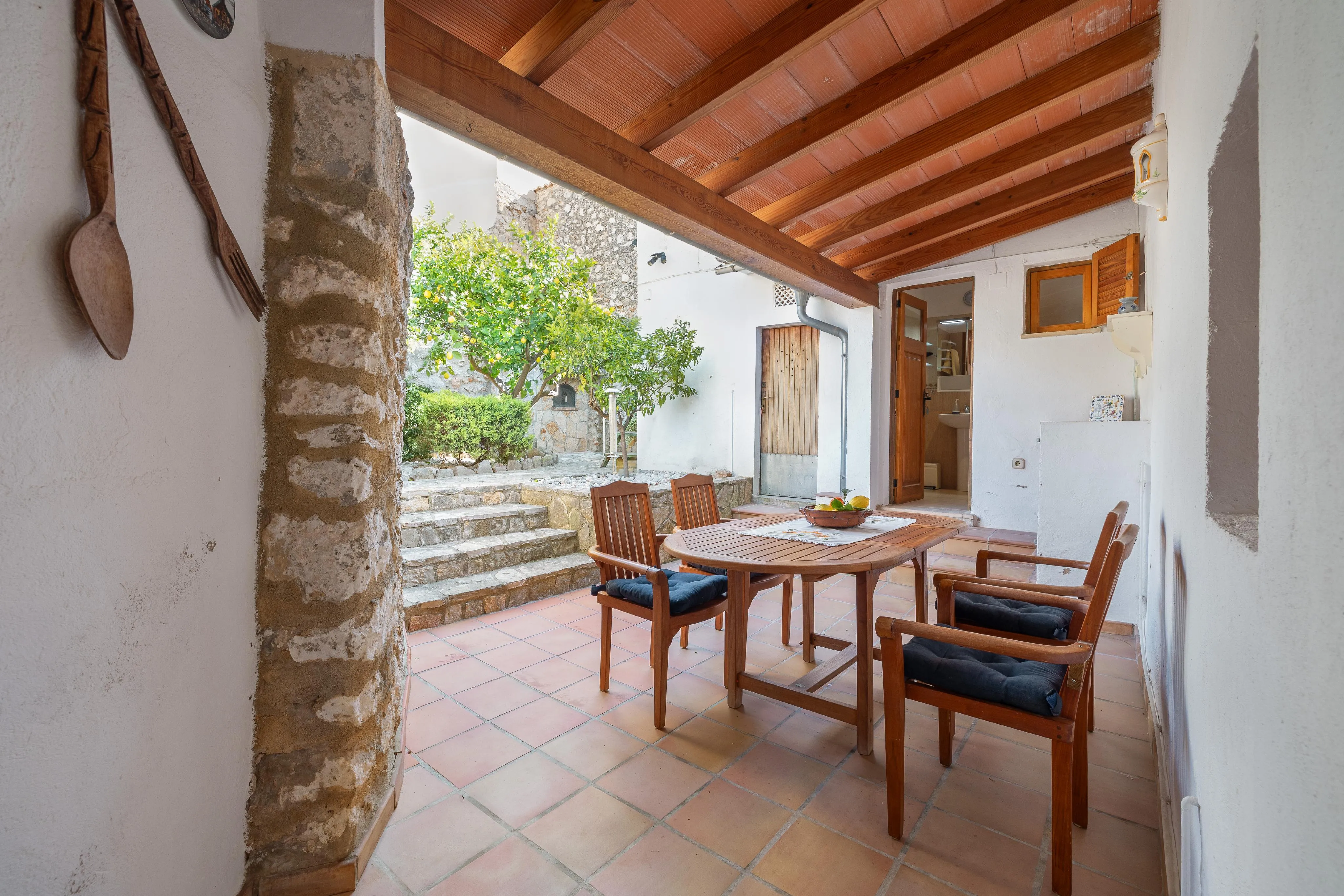 Casa de pueblo con garaje en edificio independiente en el casco histórico de Alaró-1