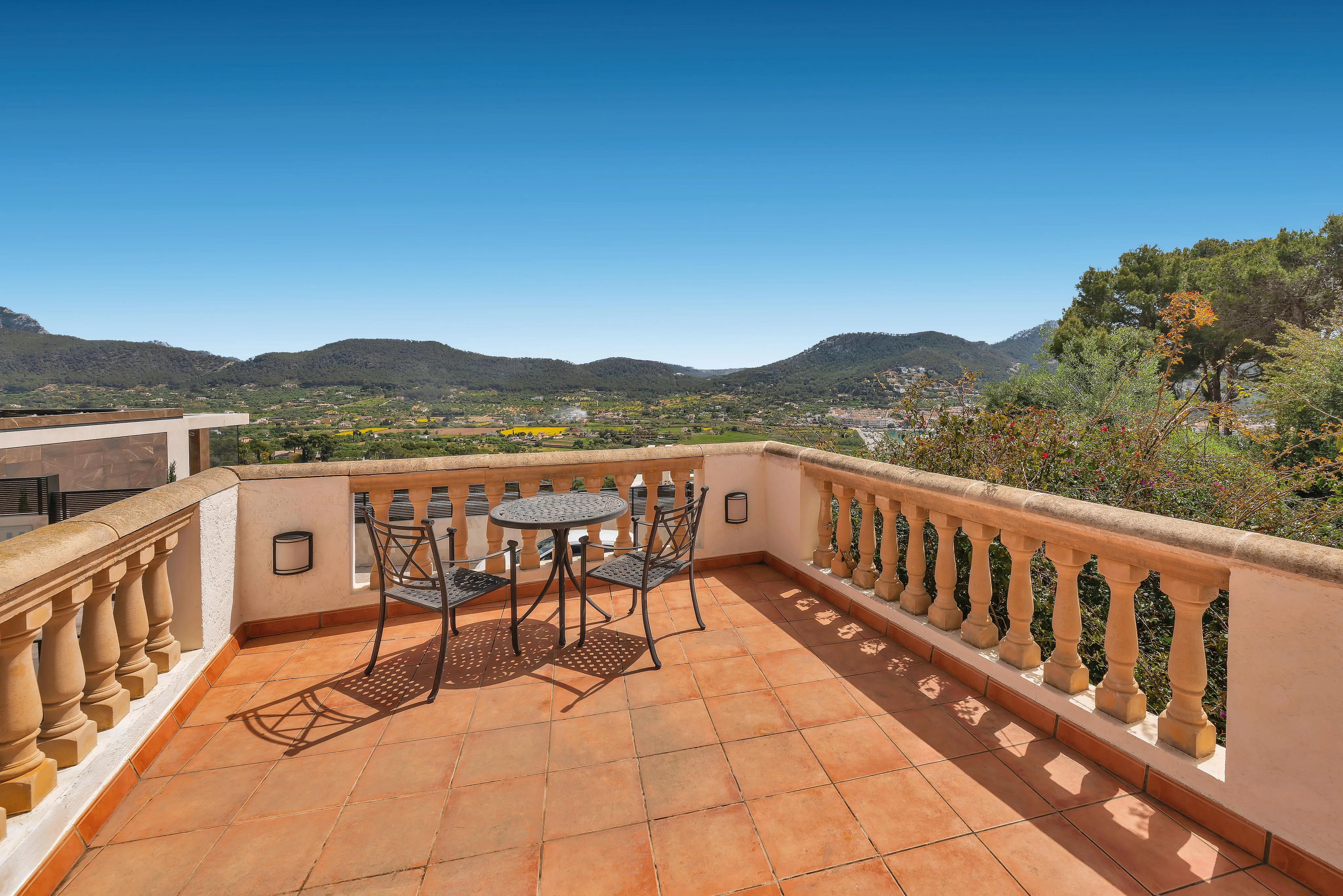 Mediterranean villa with panoramic views and partial harbour views-13