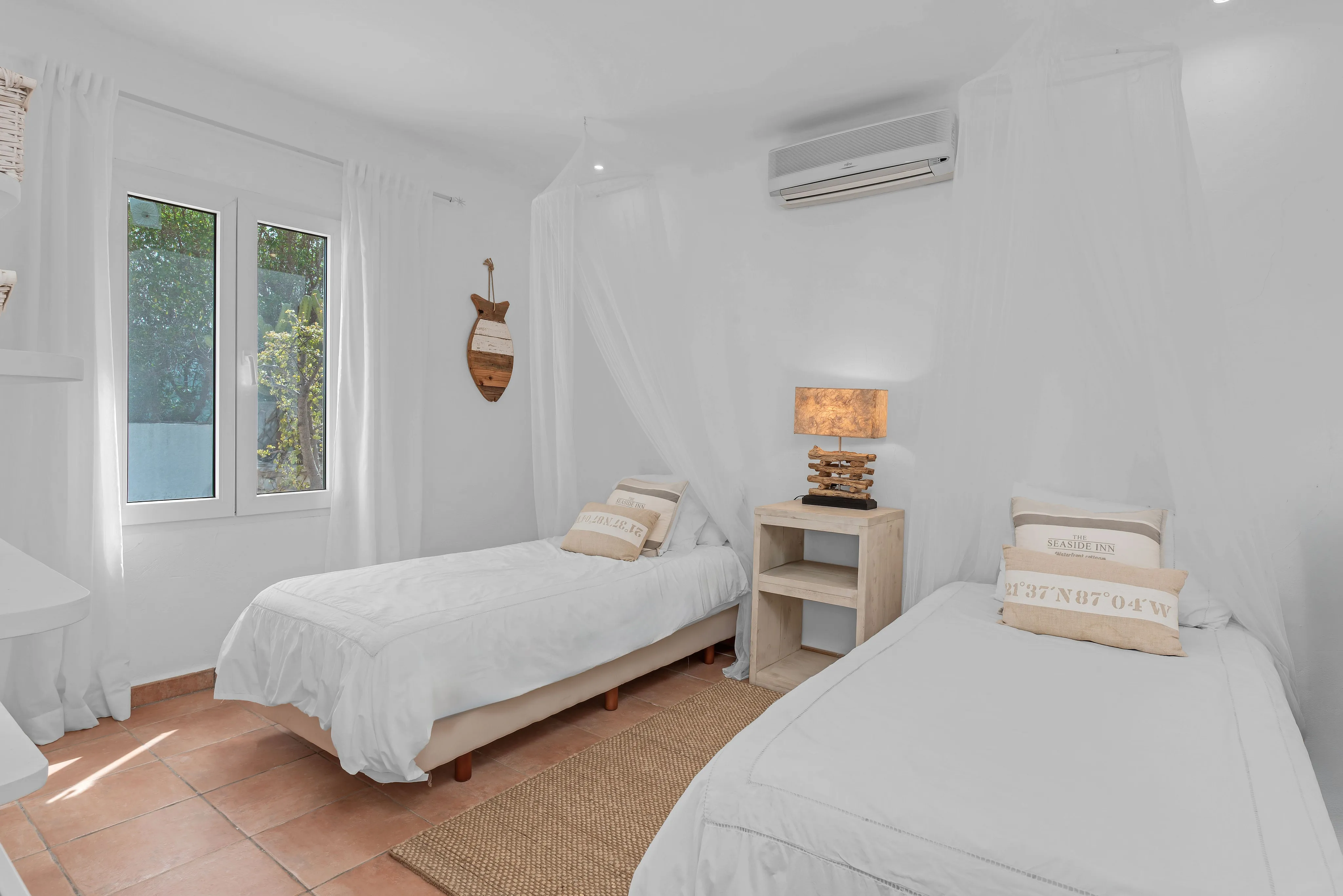 Mediterranean villa with panoramic views and partial harbour views-18